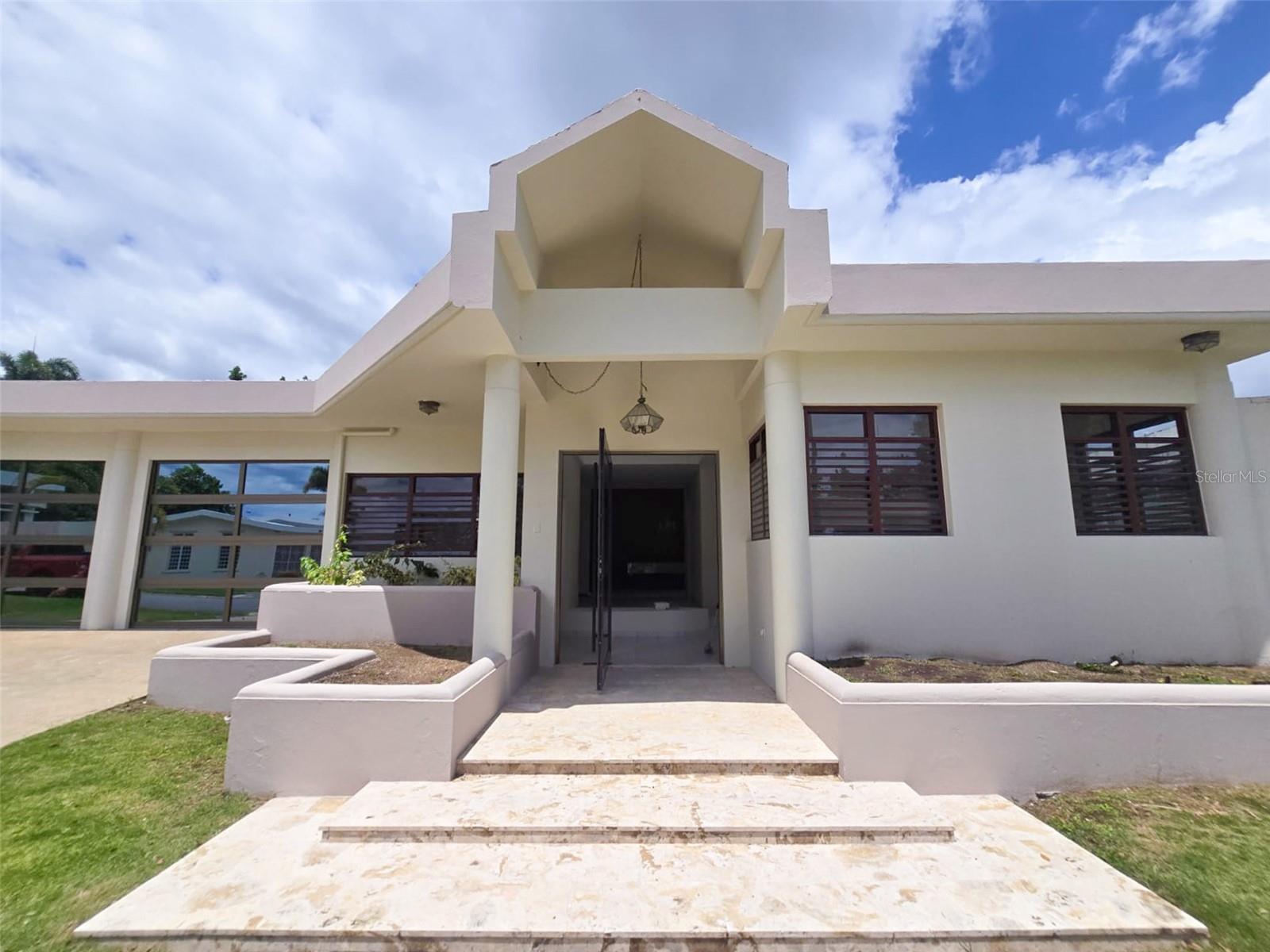 4 hab · 3 baños · MAYAGUEZ
