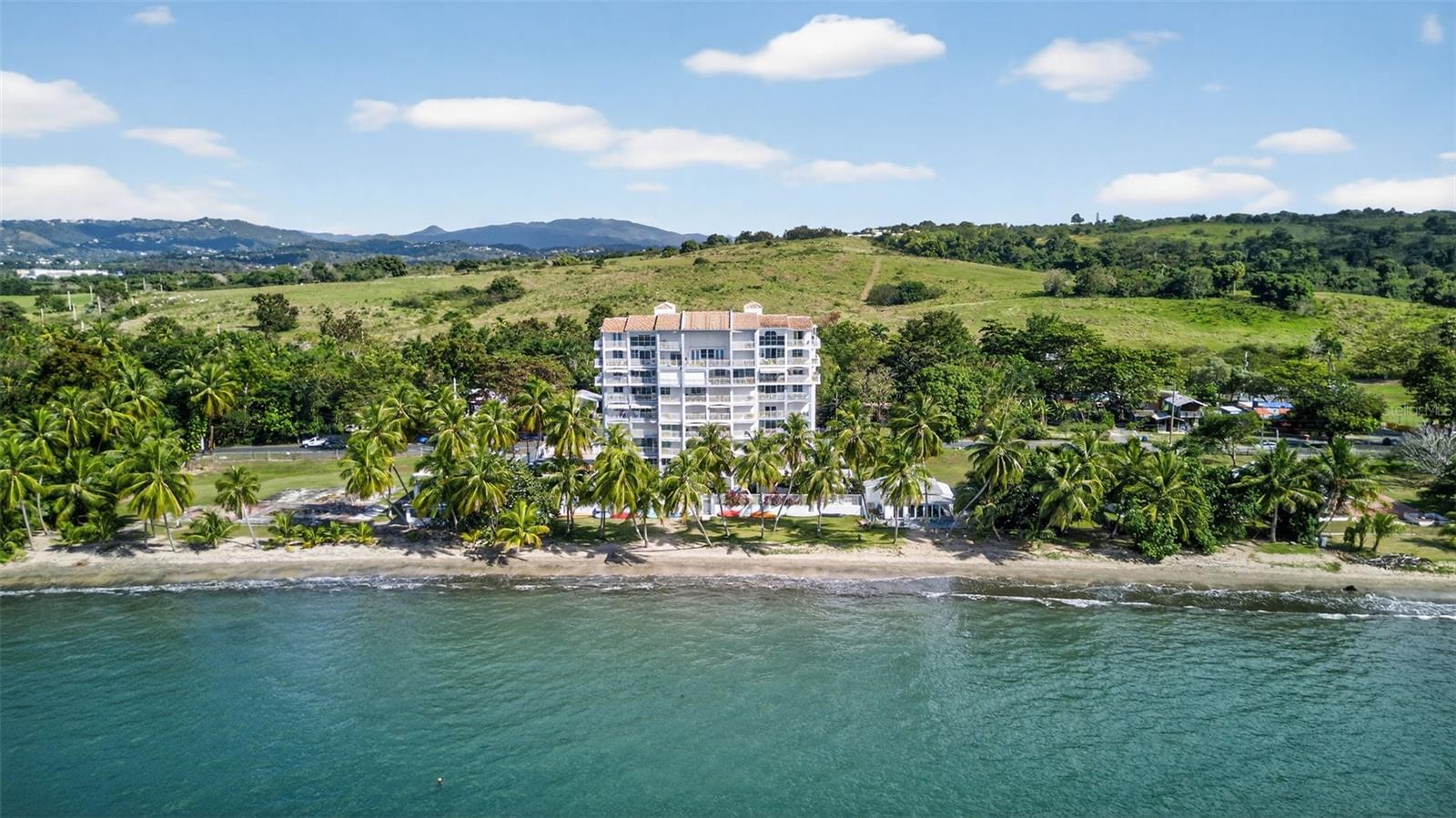 2 hab · 2 baños · CABO ROJO