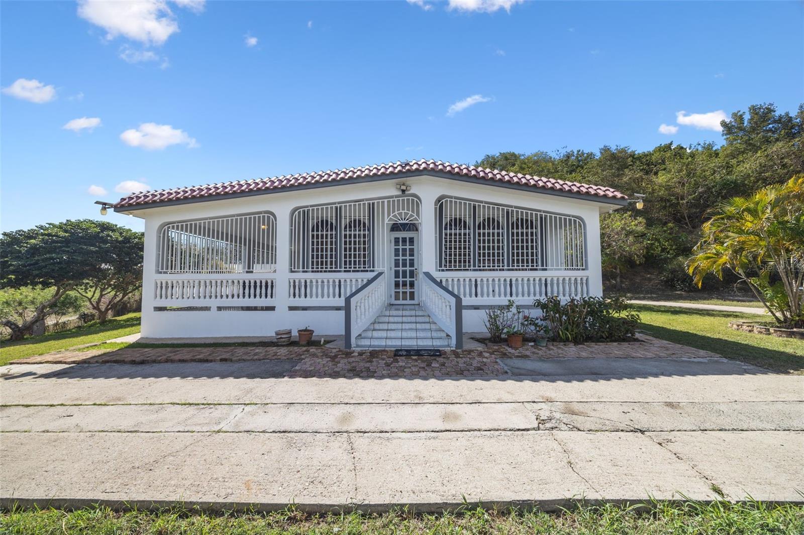 3 hab · 2 baños · CABO ROJO