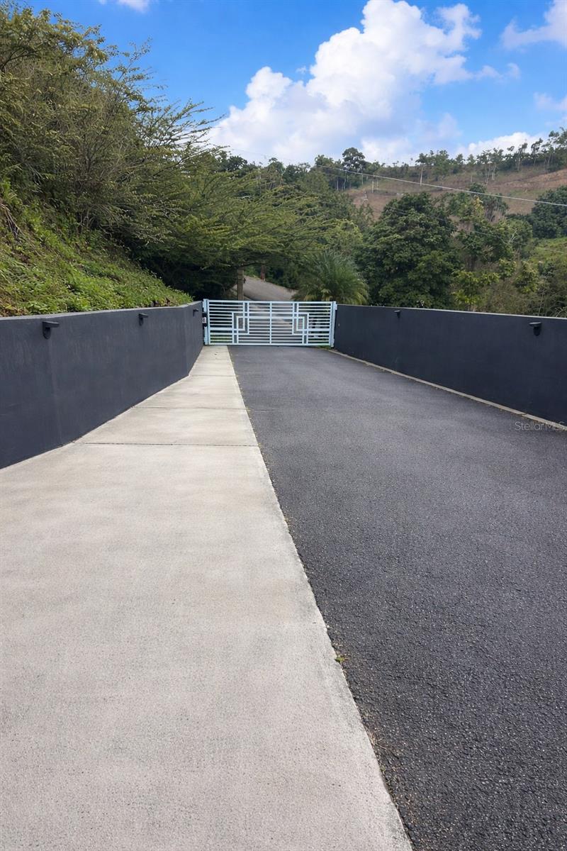 2 hab · 3 baños · CIDRA