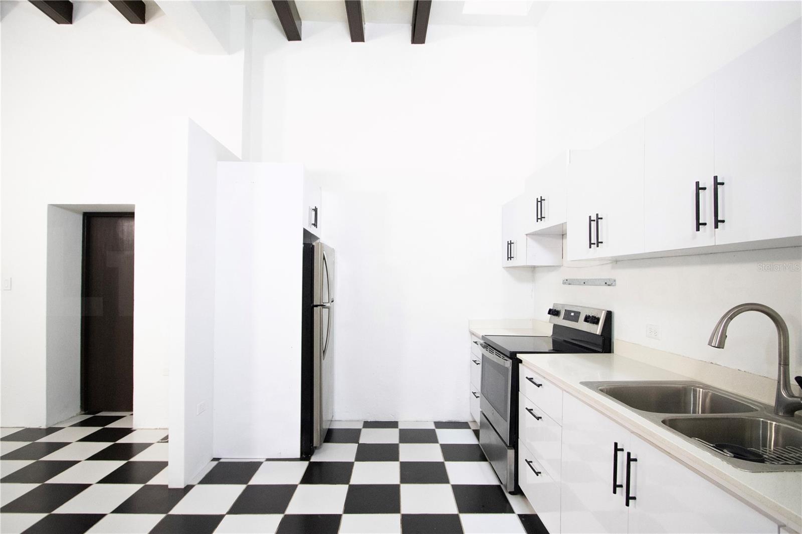 28 hab · 29 baños · SAN JUAN — foto 11
