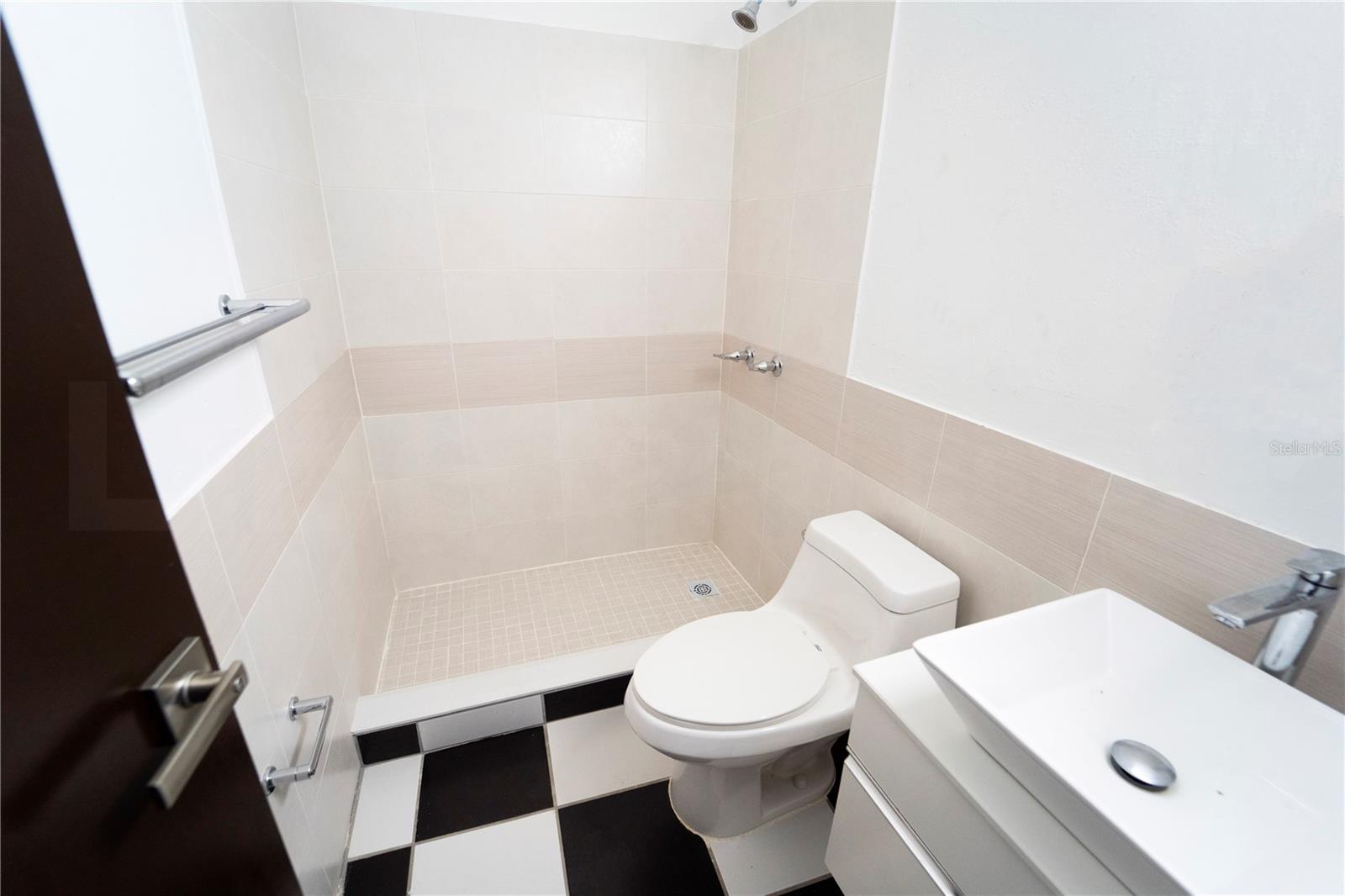 28 hab · 29 baños · SAN JUAN — foto 9