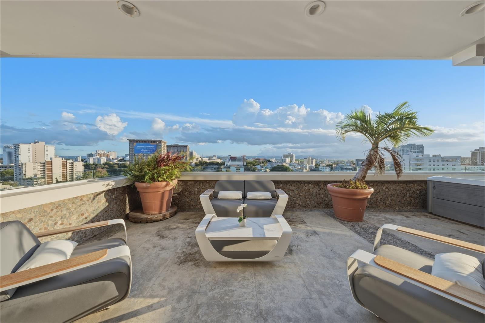 4 hab · 5 baños · SAN JUAN