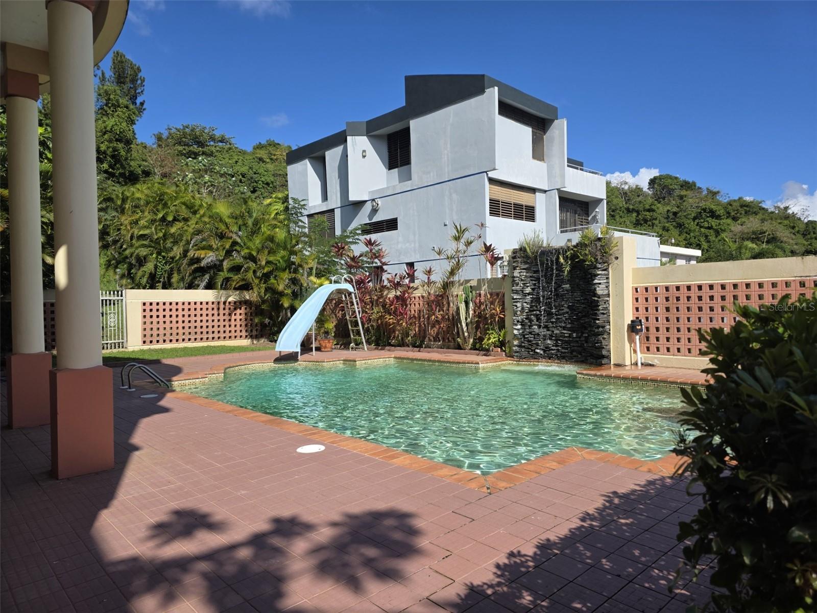 5 hab · 6 baños · CAGUAS — foto 12