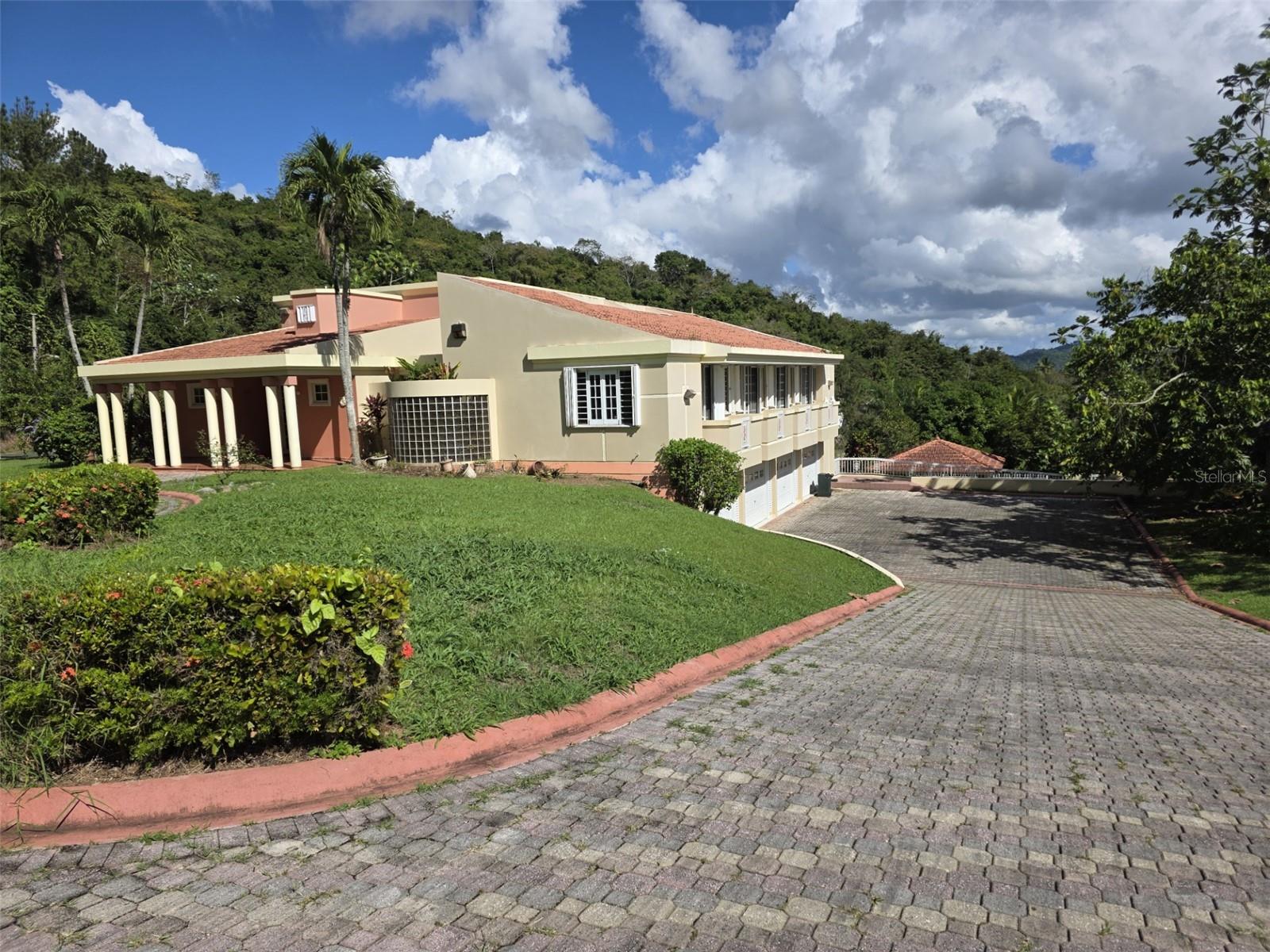 5 hab · 6 baños · CAGUAS — foto 9