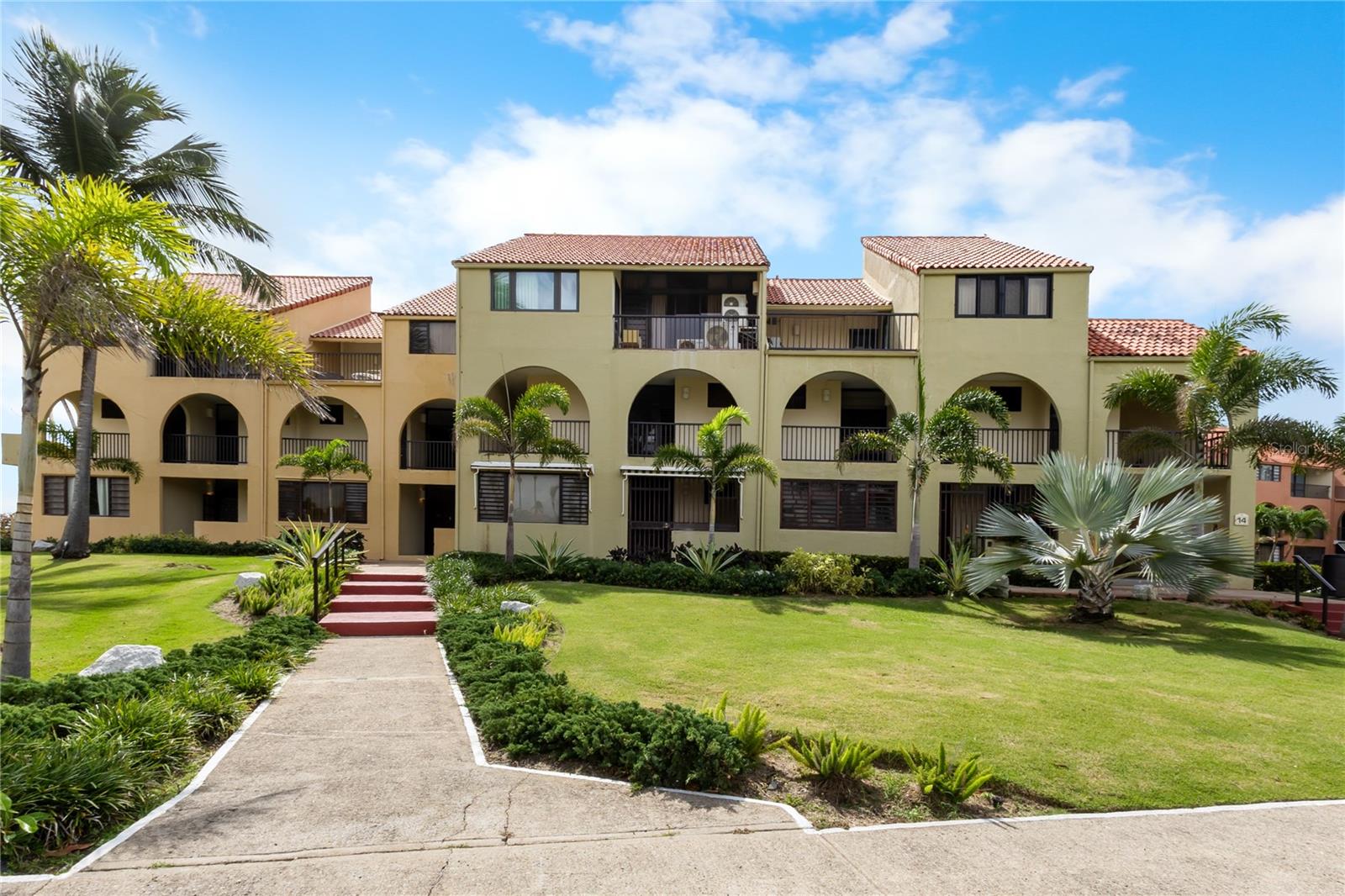 3 hab · 2 baños · HUMACAO