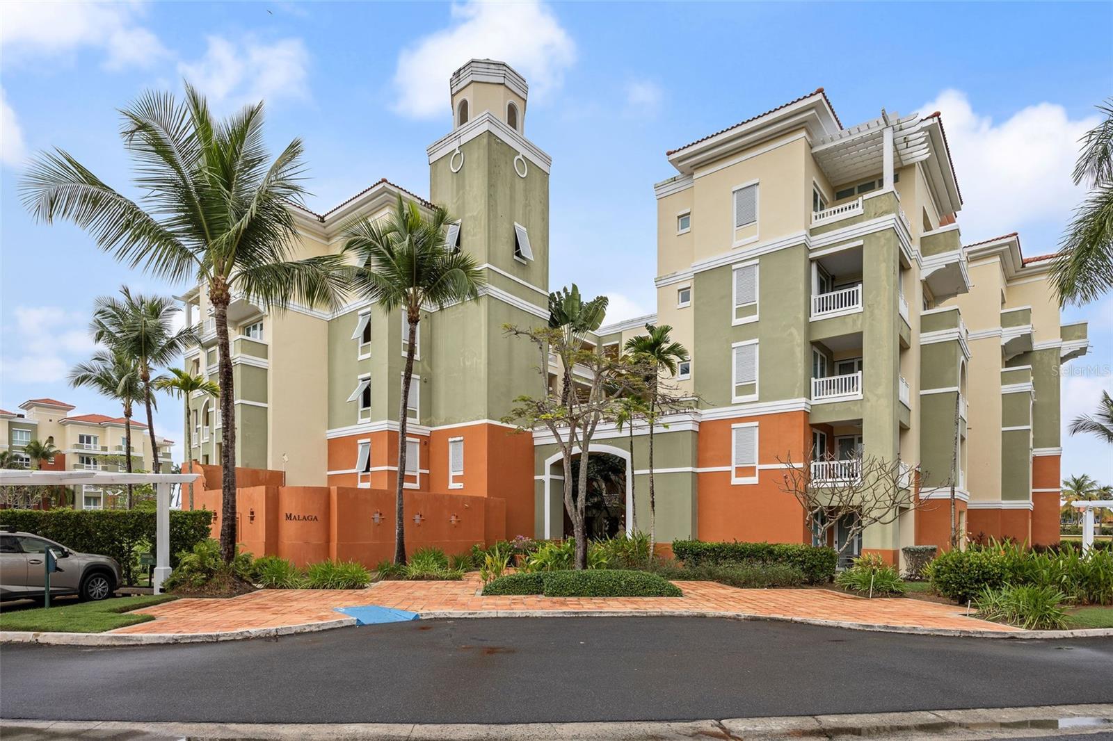 4 hab · 3 baños · HUMACAO