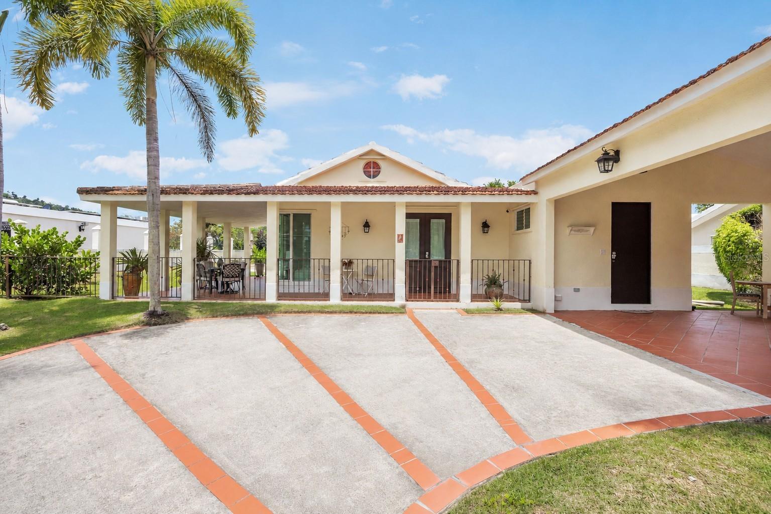 4 hab · 3 baños · GURABO