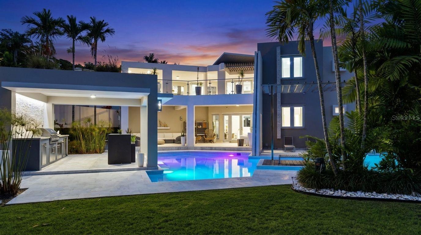 6 hab · 6 baños · MAYAGUEZ