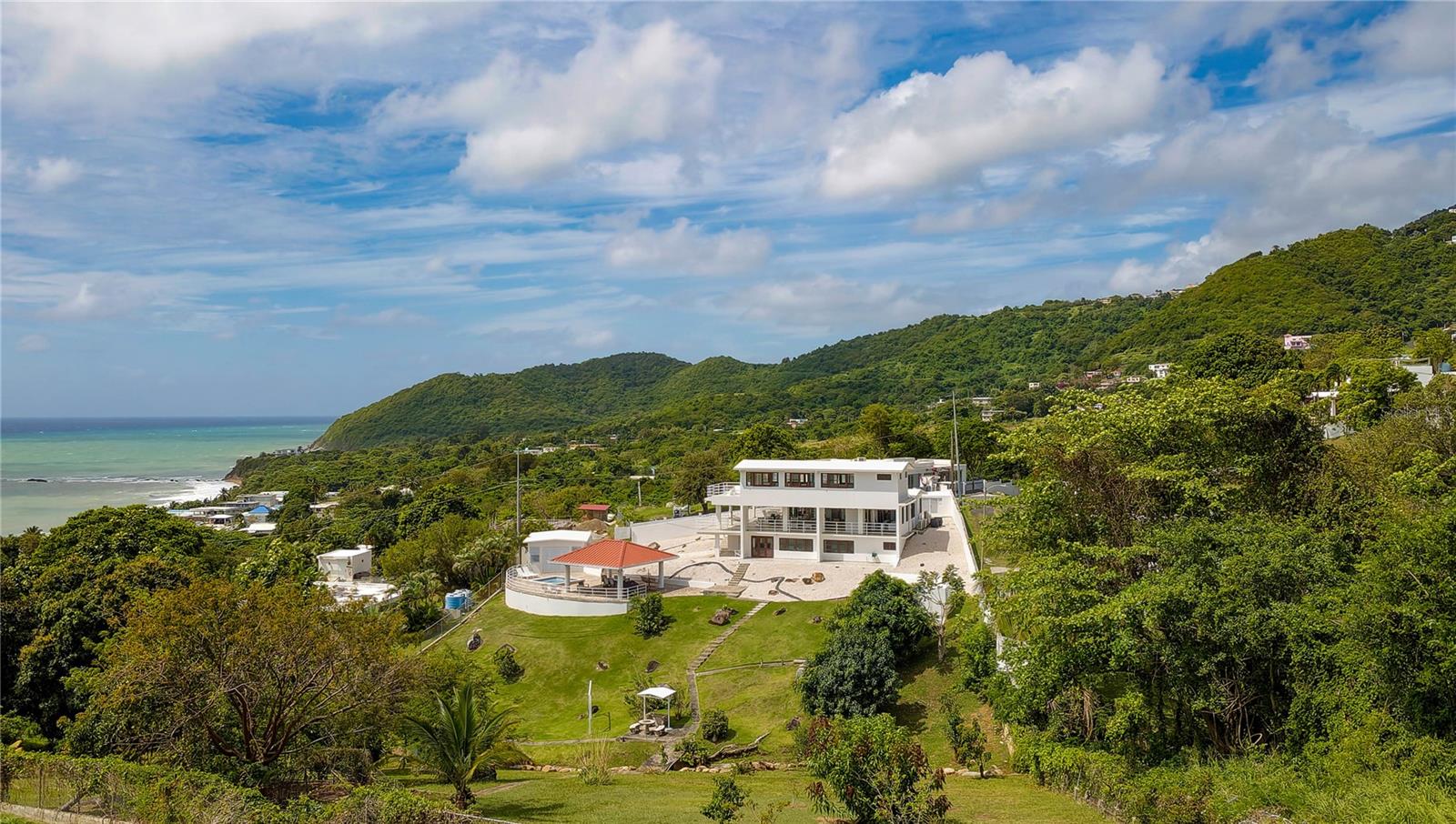 4 hab · 4 baños · YABUCOA