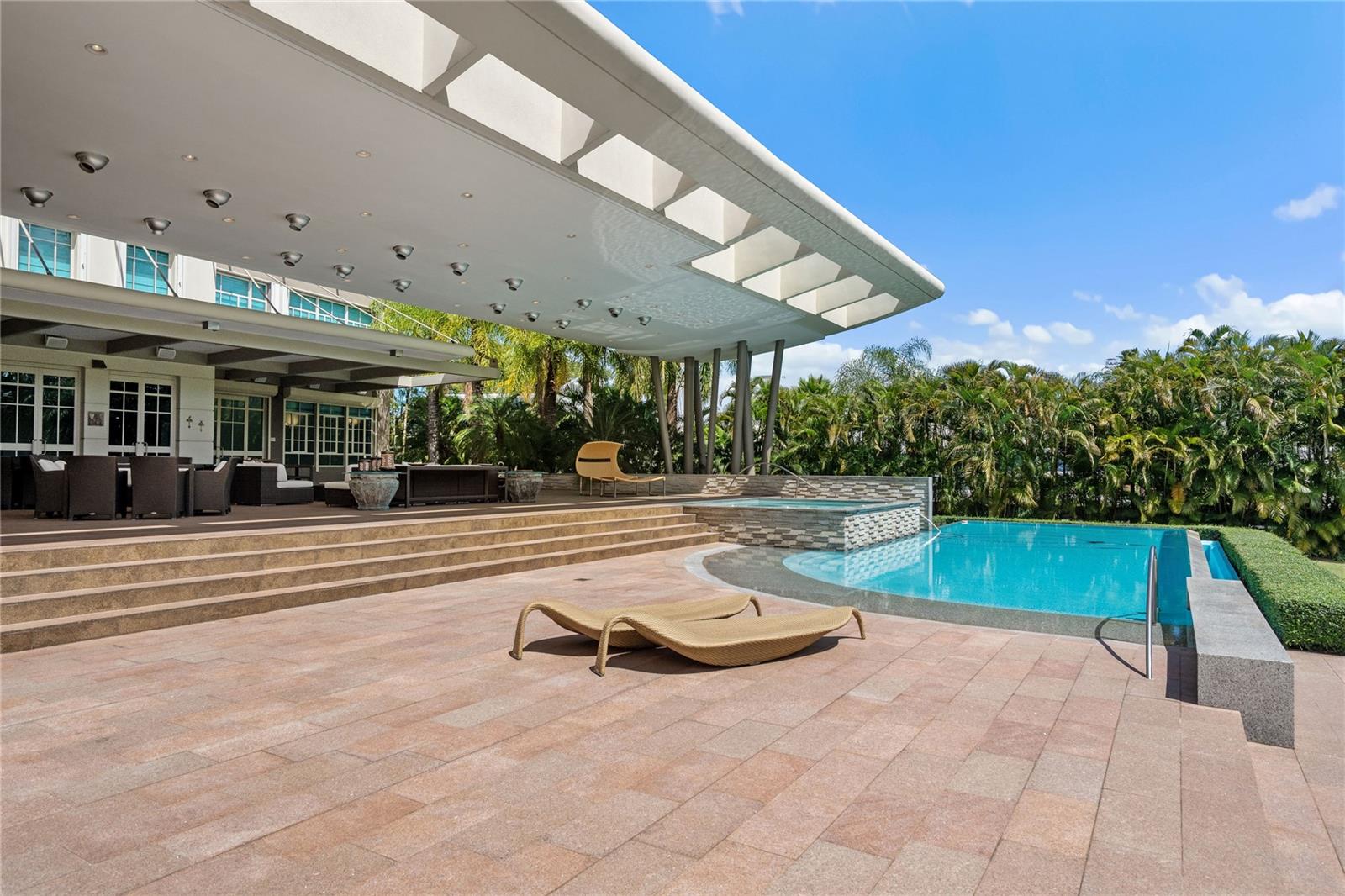 7 hab · 10 baños · GUAYNABO — foto 3