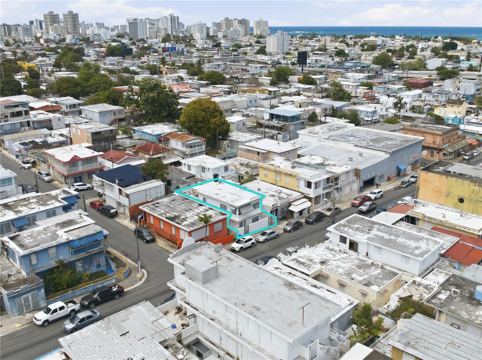 8 hab · 4 baños · SANTURCE