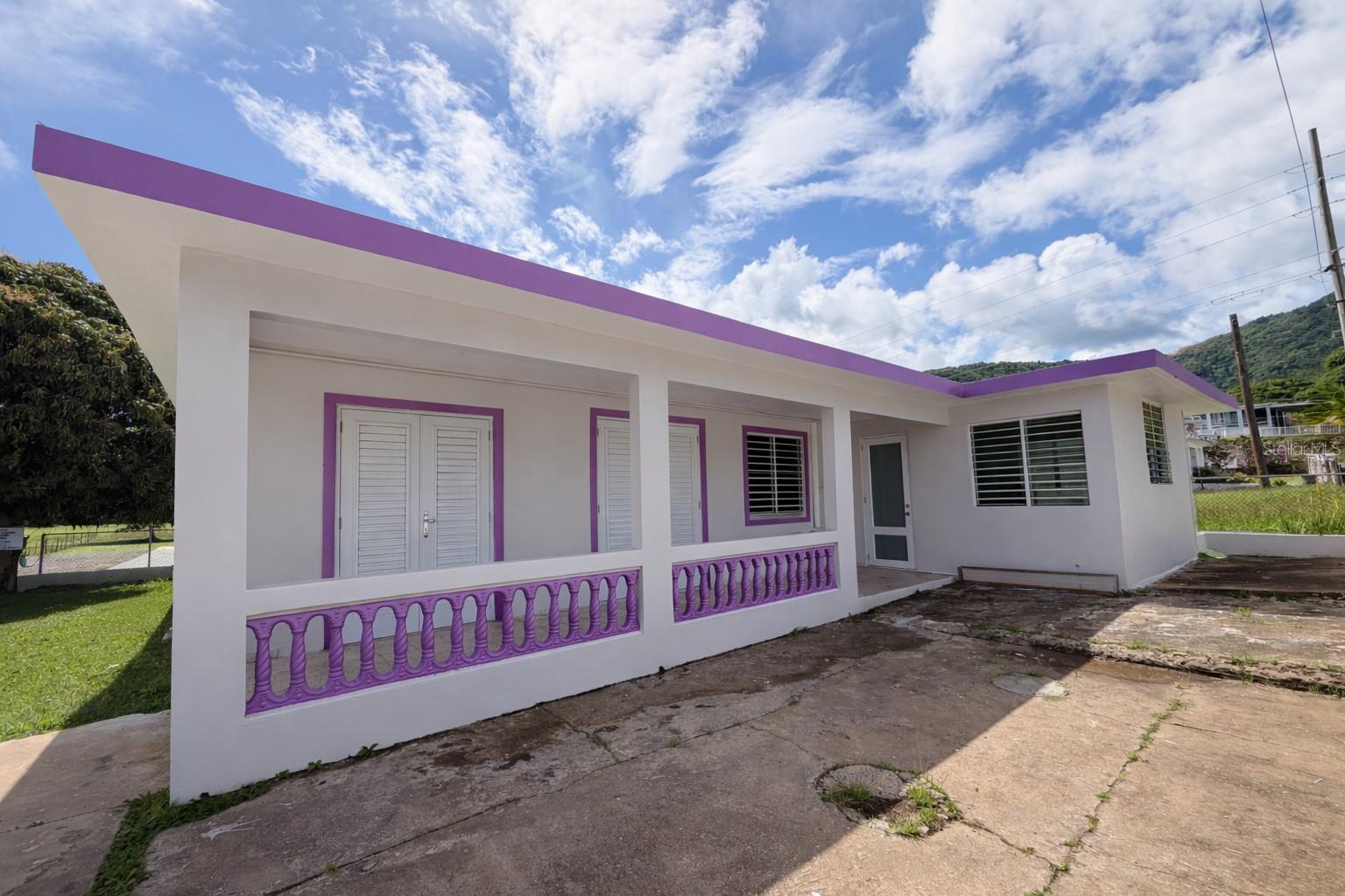 5 hab · 3 baños · PATILLAS