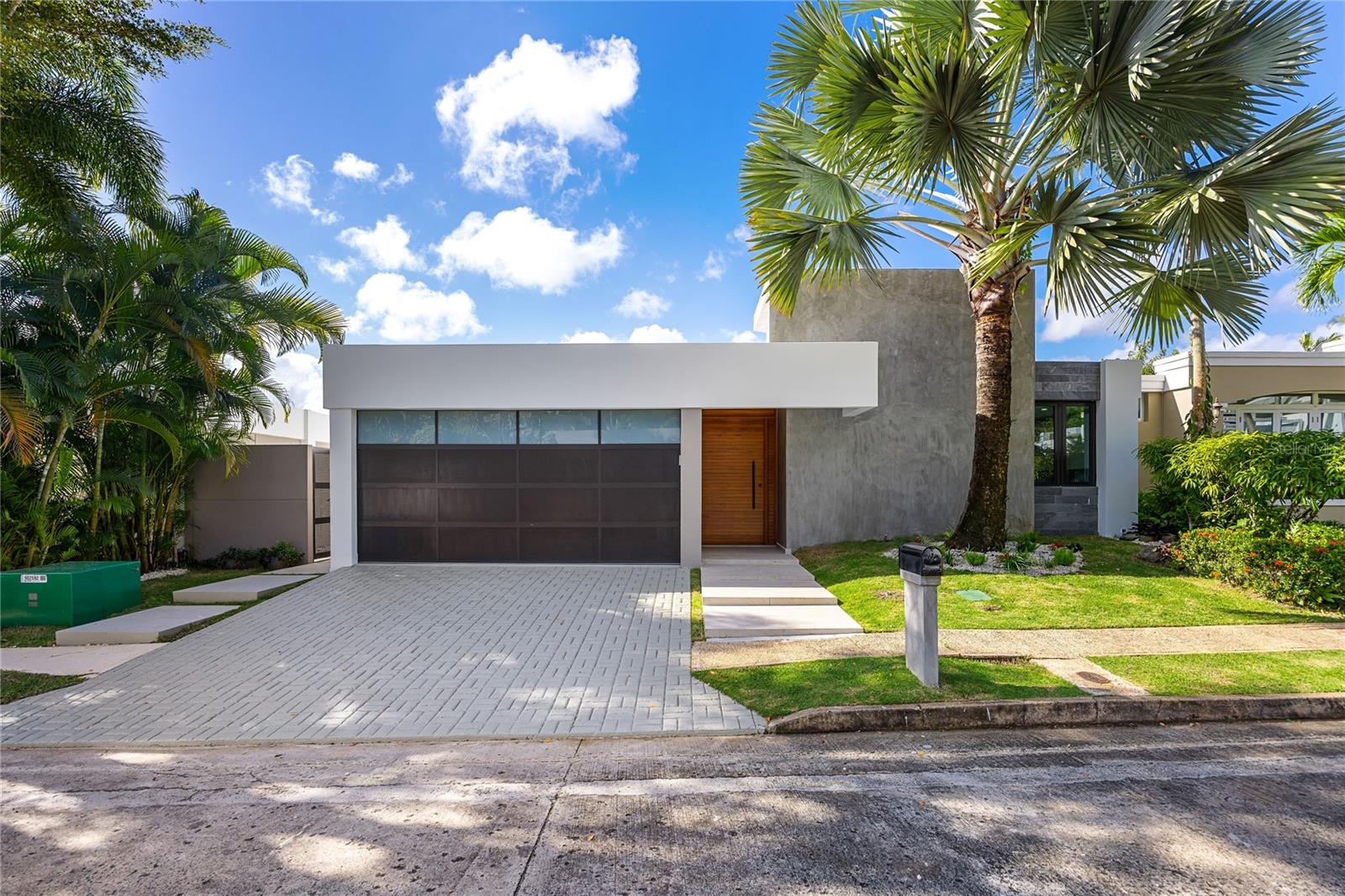 4 hab · 5 baños · GUAYNABO