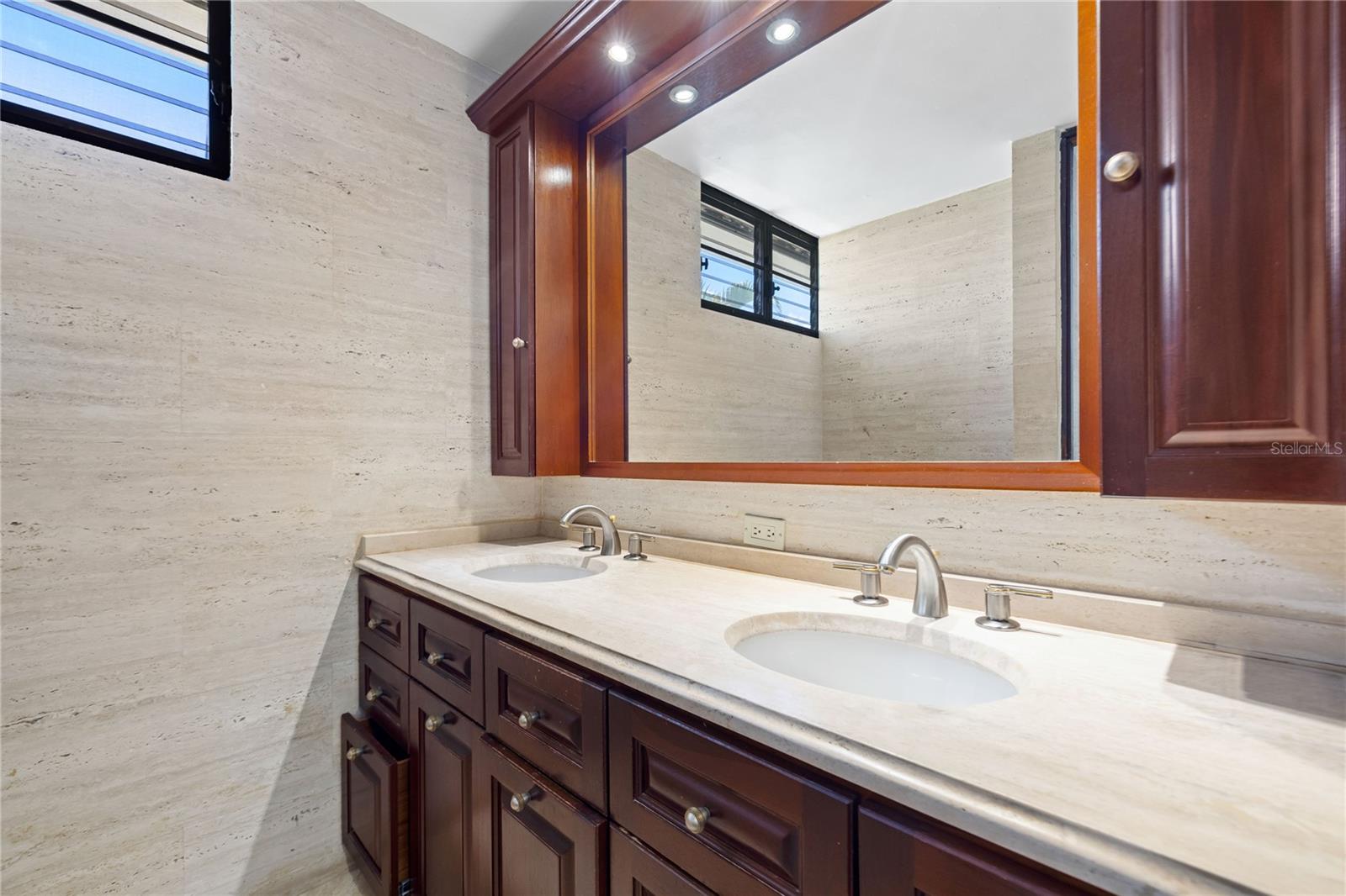 4 hab · 3 baños · GUAYNABO — foto 9