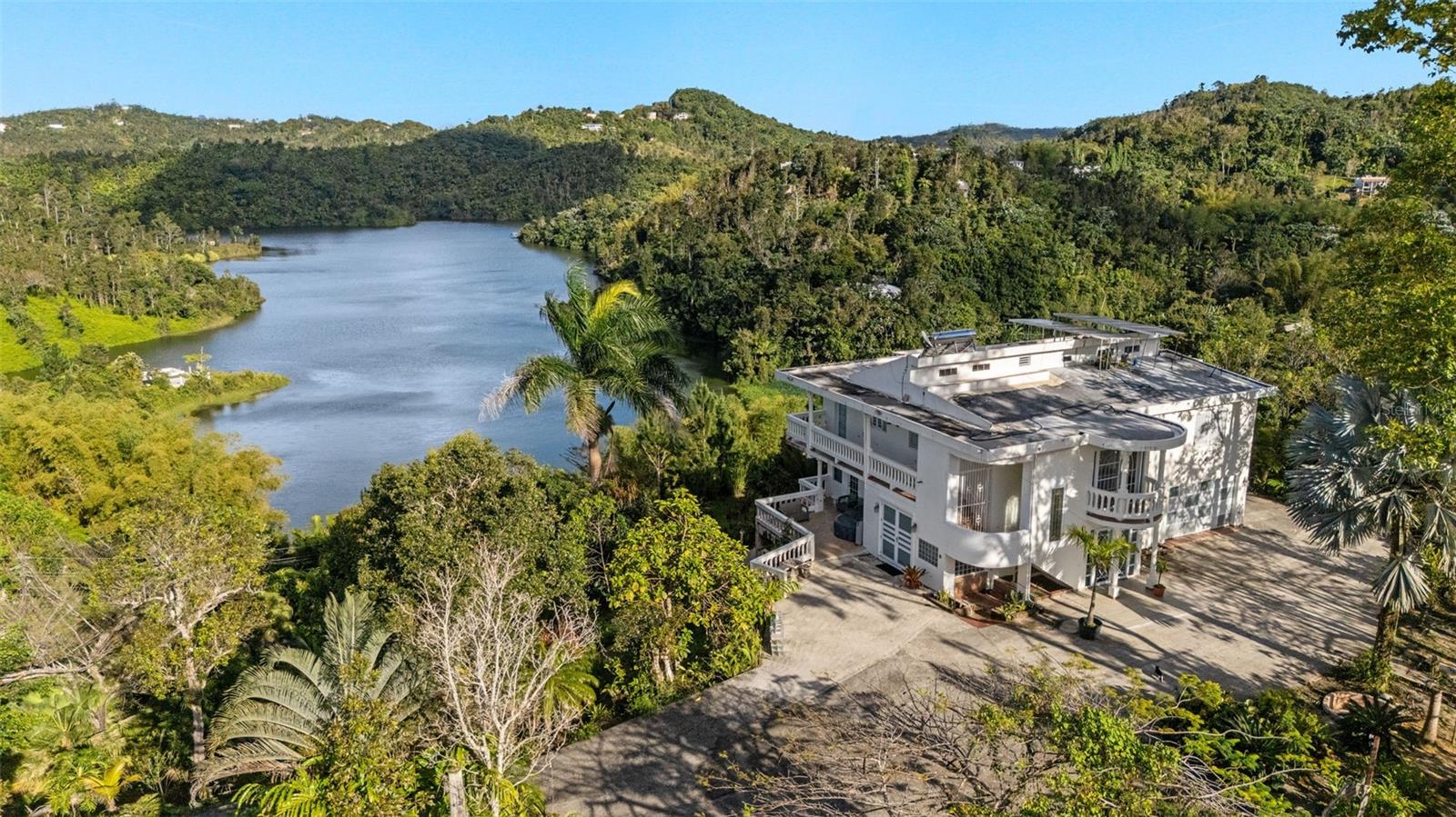 4 hab · 5 baños · GUAYAMA