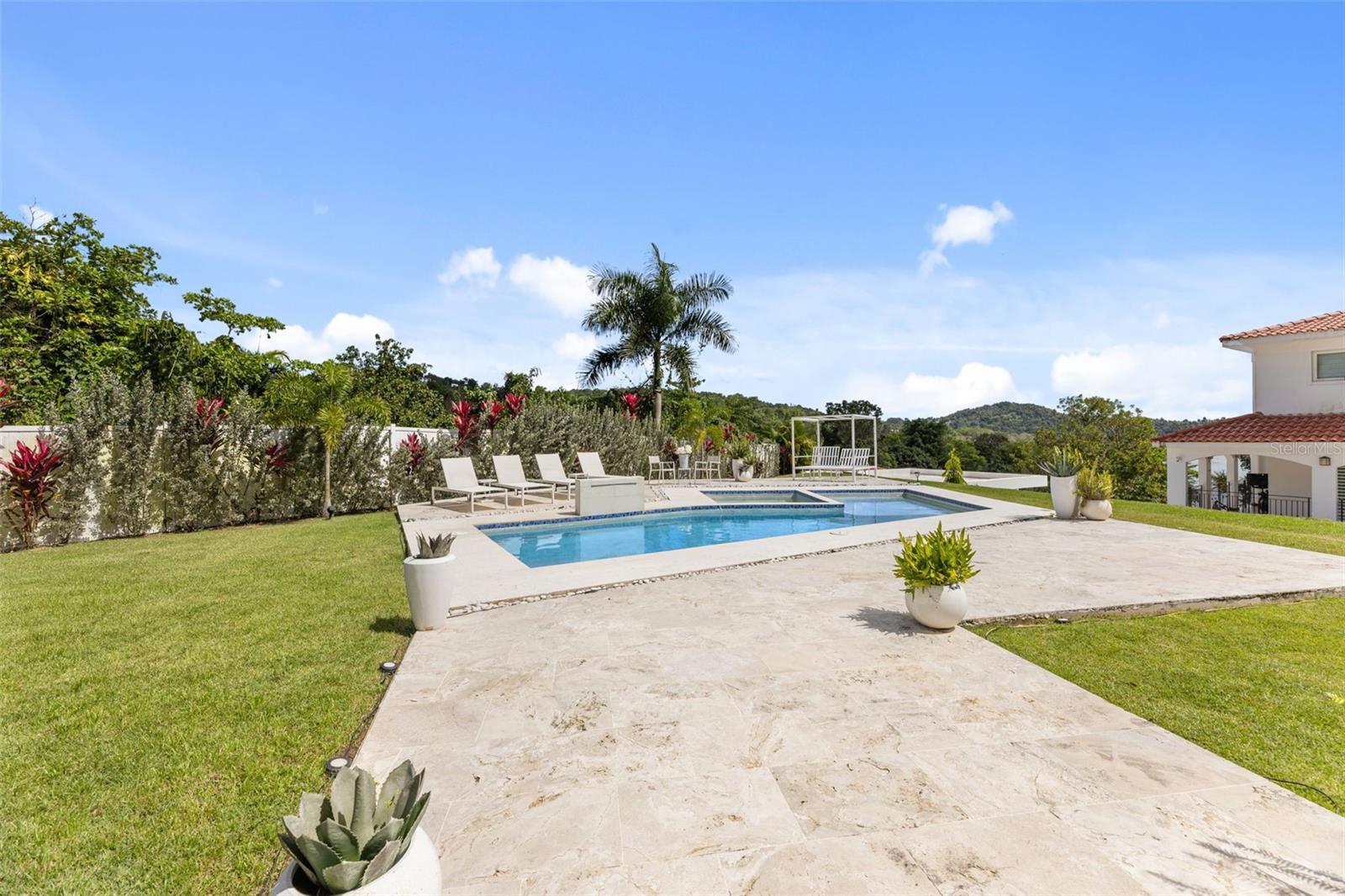 3 hab · 4 baños · TRUJILLO ALTO — foto 6