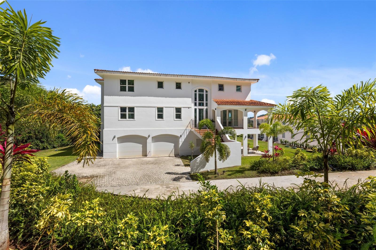 3 hab · 5 baños · TRUJILLO ALTO — foto 5