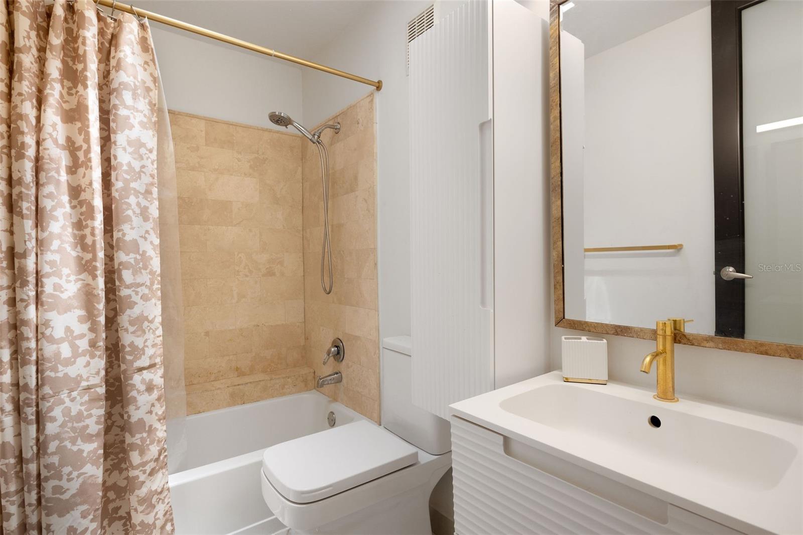 6 hab · 5 baños · DORADO — foto 12