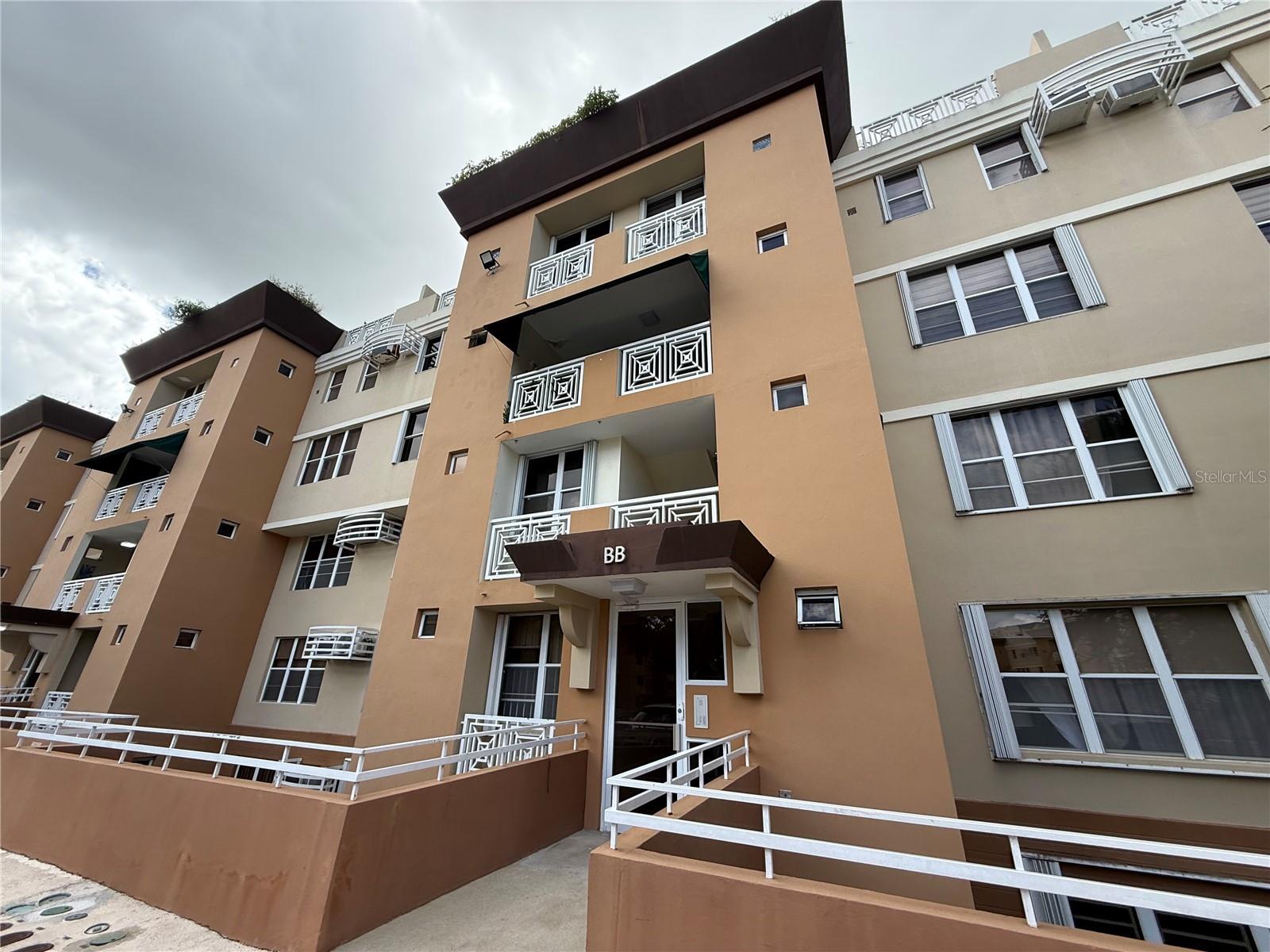 3 hab · 2 baños · GUAYNABO