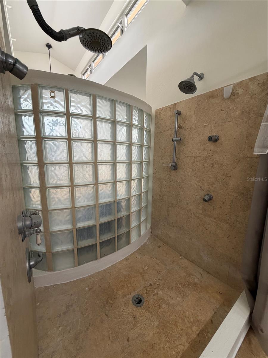4 hab · 4 baños · MAYAGUEZ — foto 6