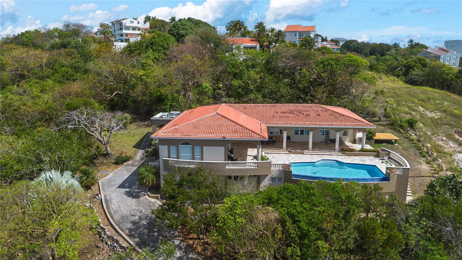 5 hab · 4 baños · HUMACAO