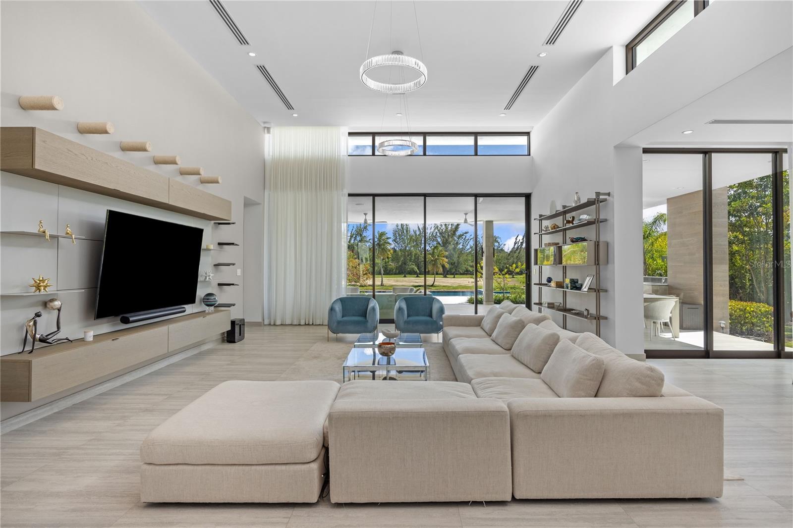 4 hab · 6 baños · DORADO — foto 2