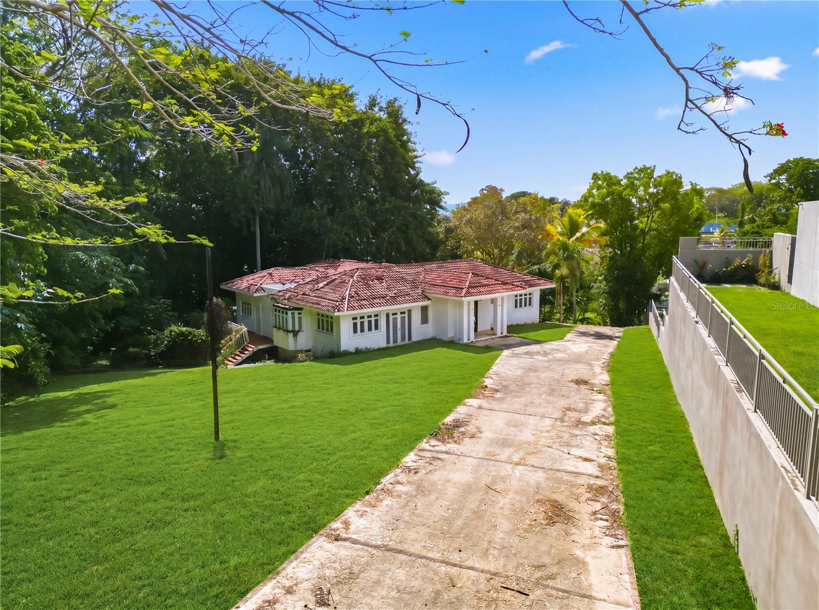 6 hab · 6 baños · GUAYNABO