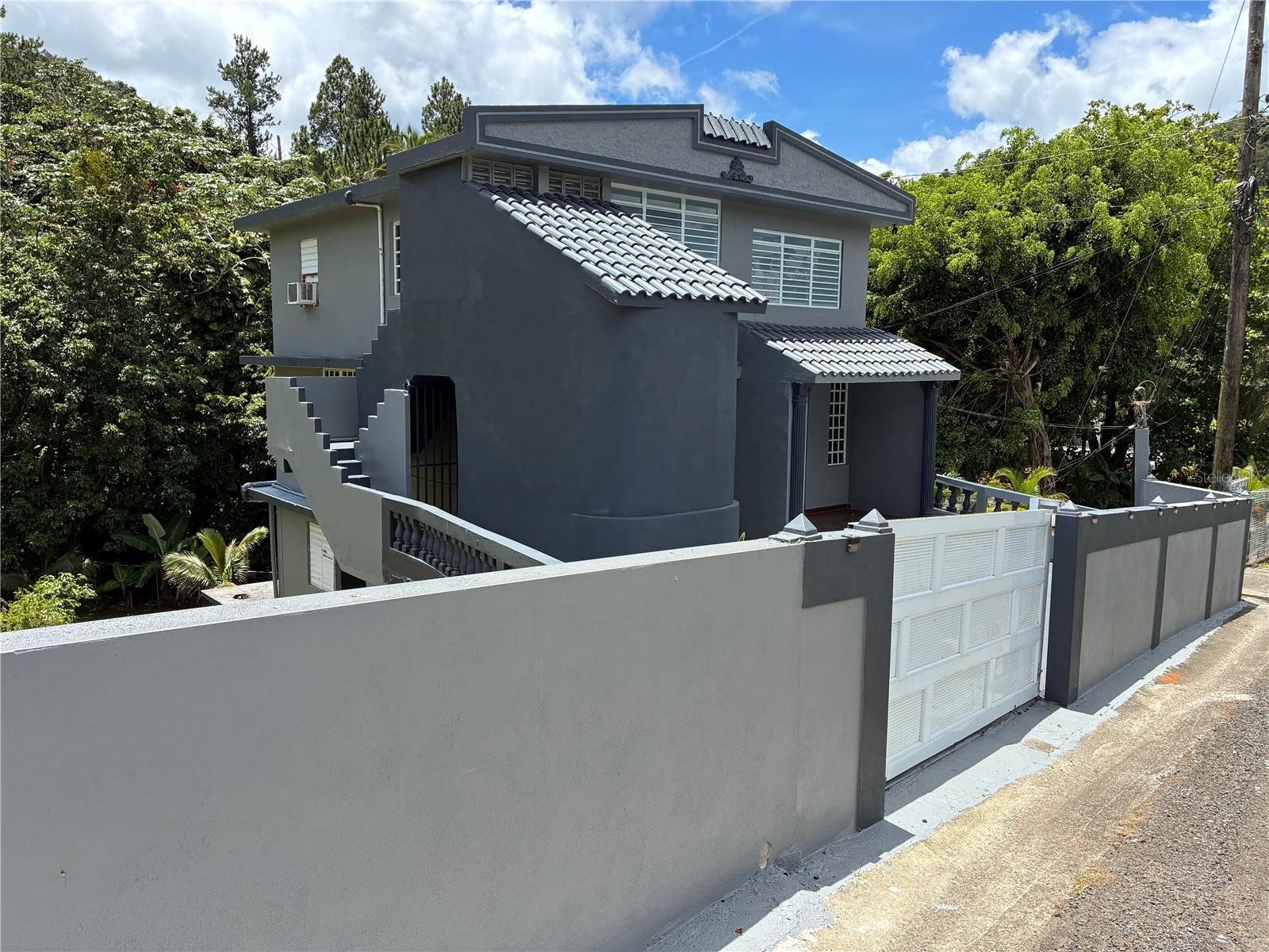4 hab · 2 baños · CAYEY — foto 2