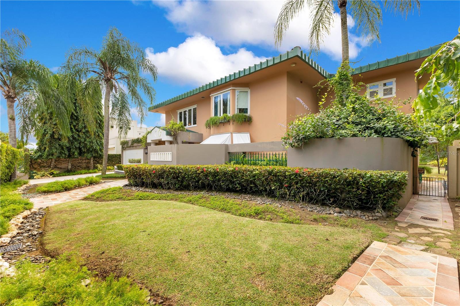 4 hab · 5 baños · GUAYNABO — foto 2
