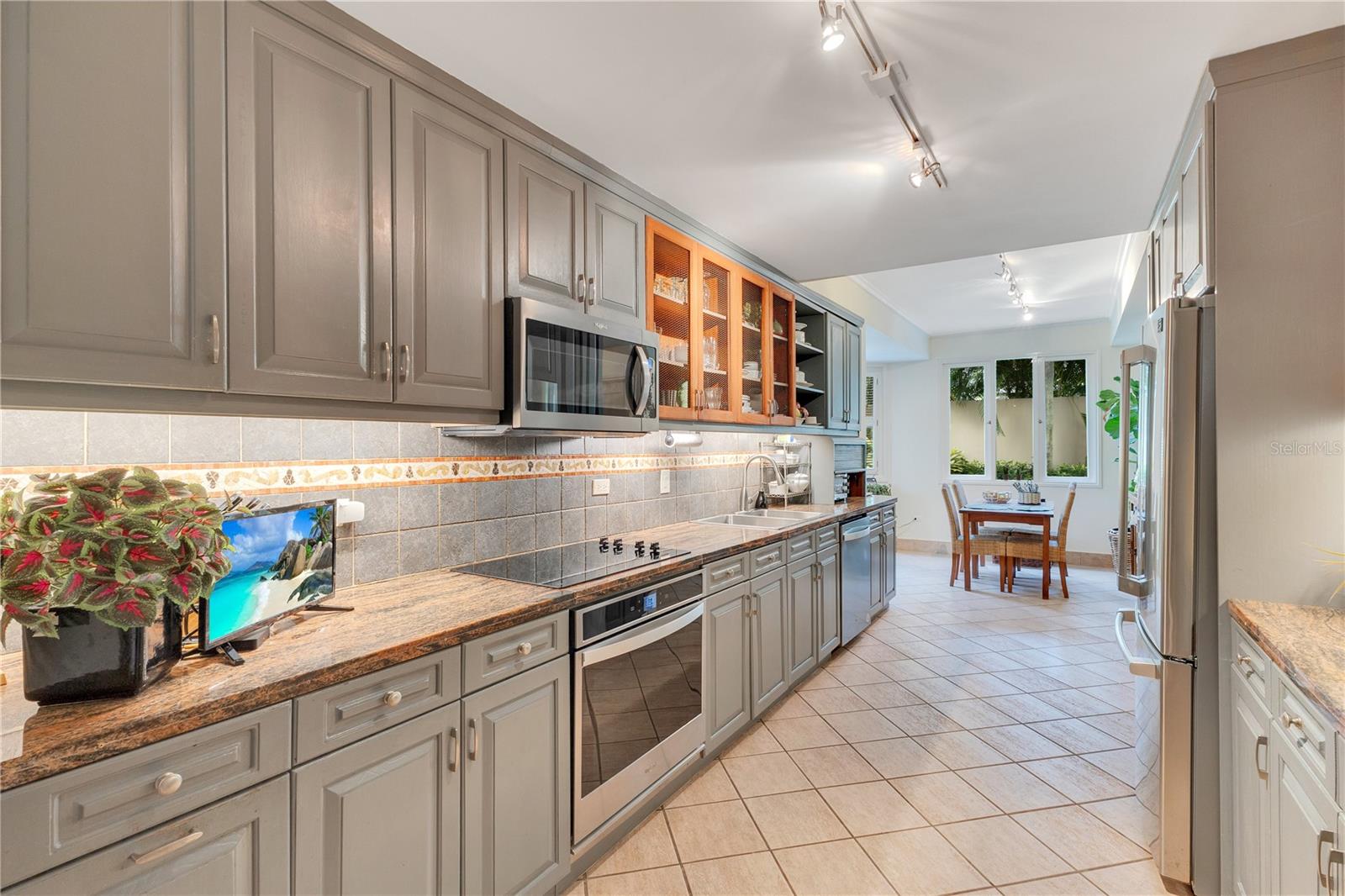 4 hab · 5 baños · GUAYNABO — foto 6