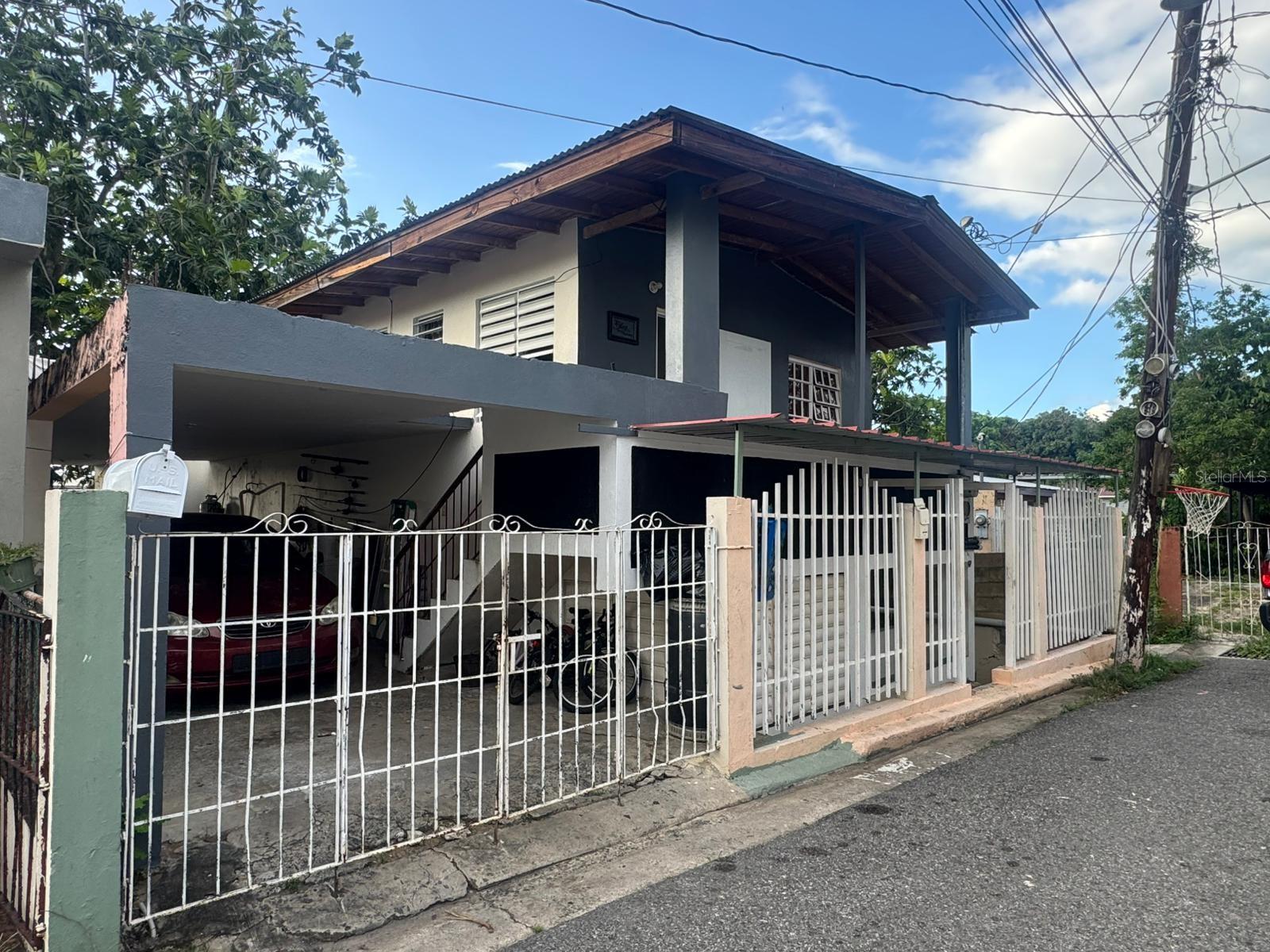 6 hab · 2 baños · MAYAGUEZ