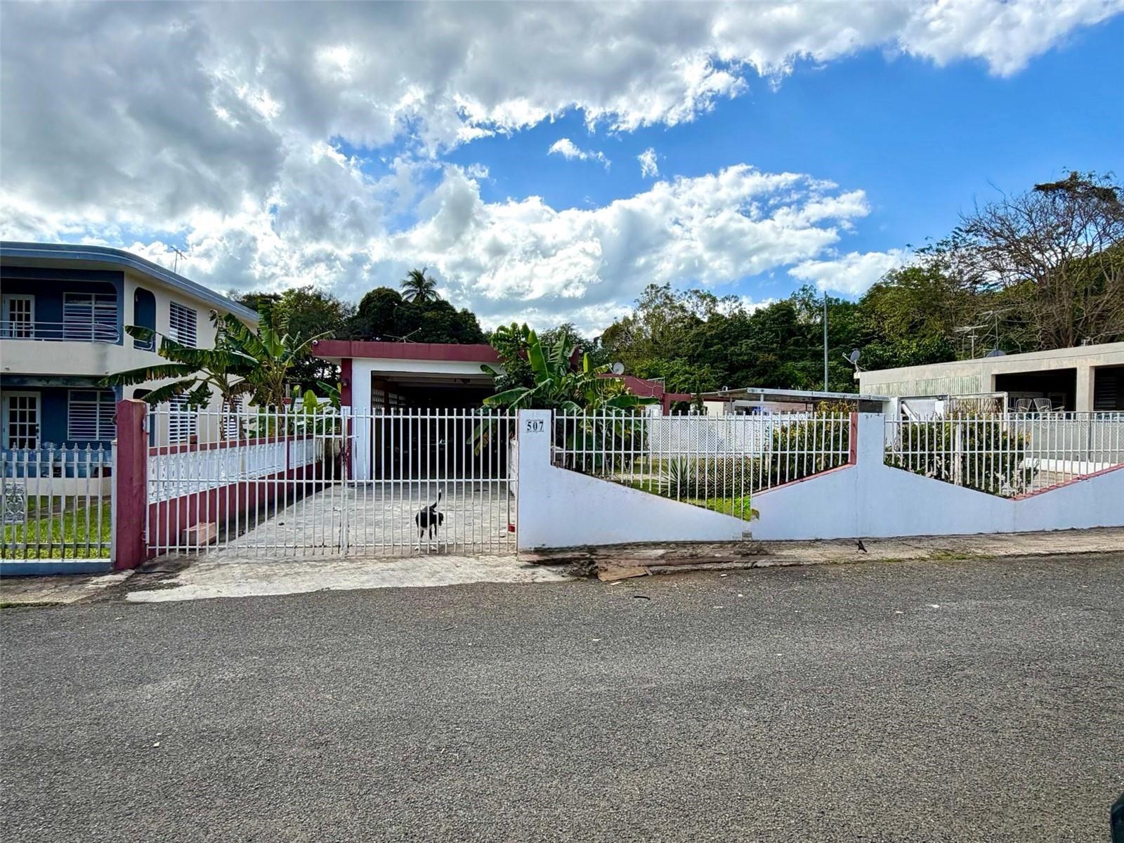 3 hab · 2 baños · MANATI