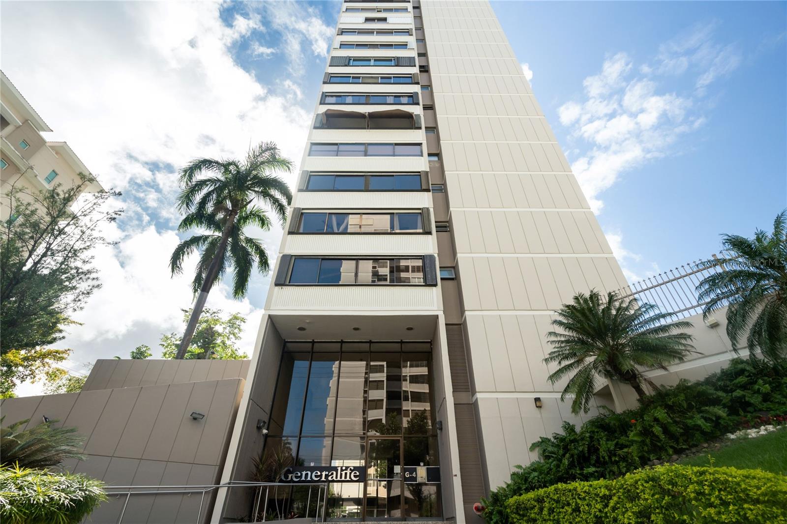 2 hab · 2 baños · GUAYNABO