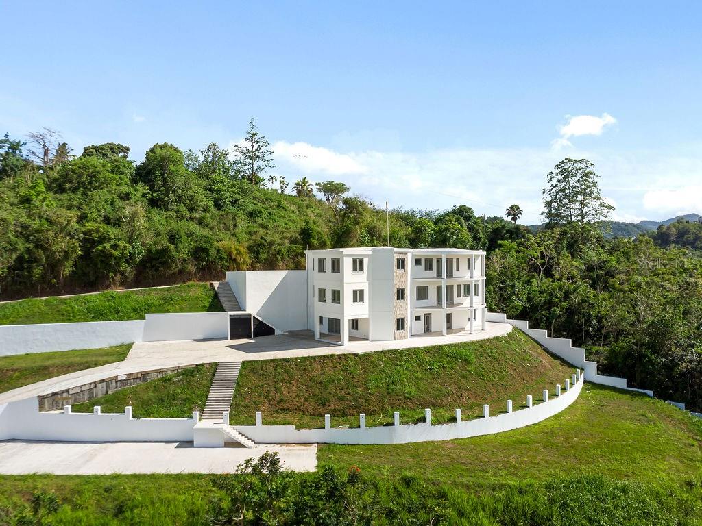 13 hab · 6 baños · CAYEY — foto 4