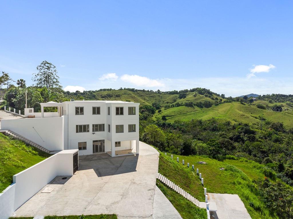 13 hab · 6 baños · CAYEY — foto 5
