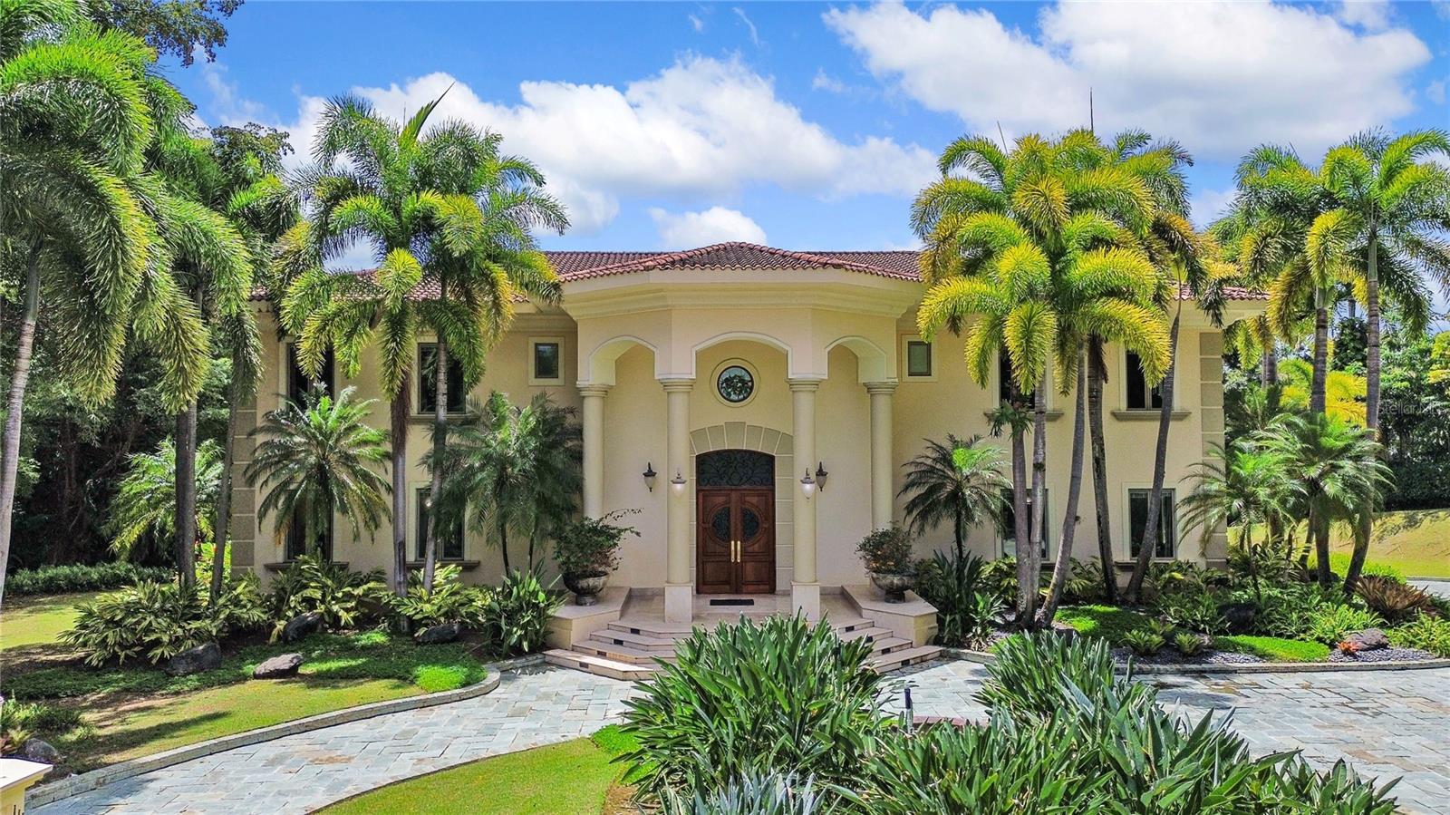 5 hab · 8 baños · GUAYNABO