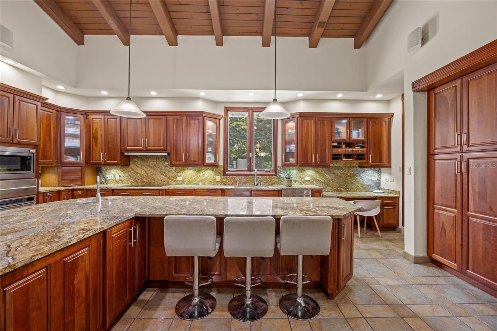 5 hab · 8 baños · GUAYNABO — foto 11