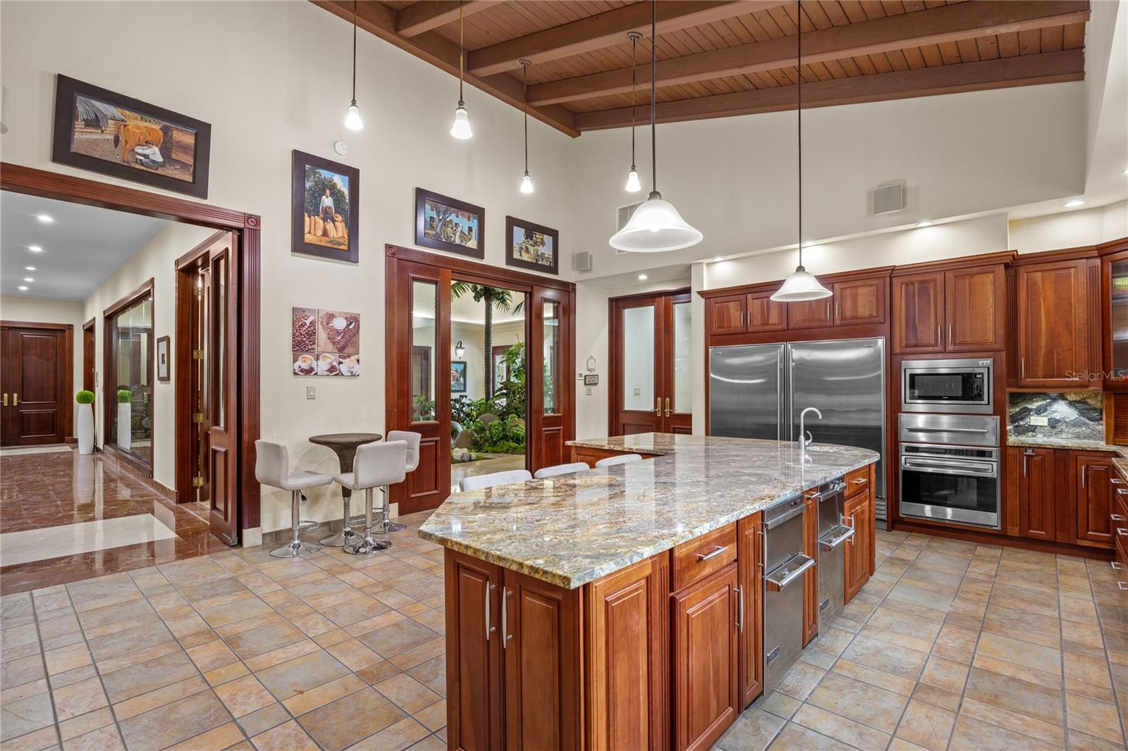 5 hab · 8 baños · GUAYNABO — foto 12