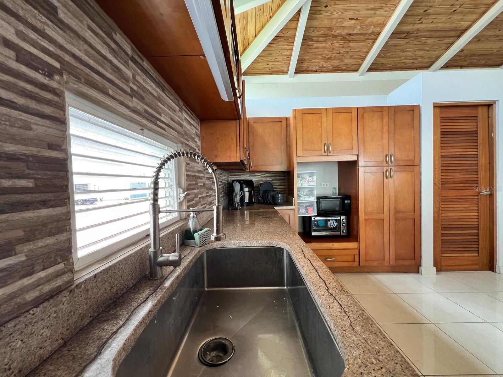 4 hab · 5 baños · JUNCOS — foto 11
