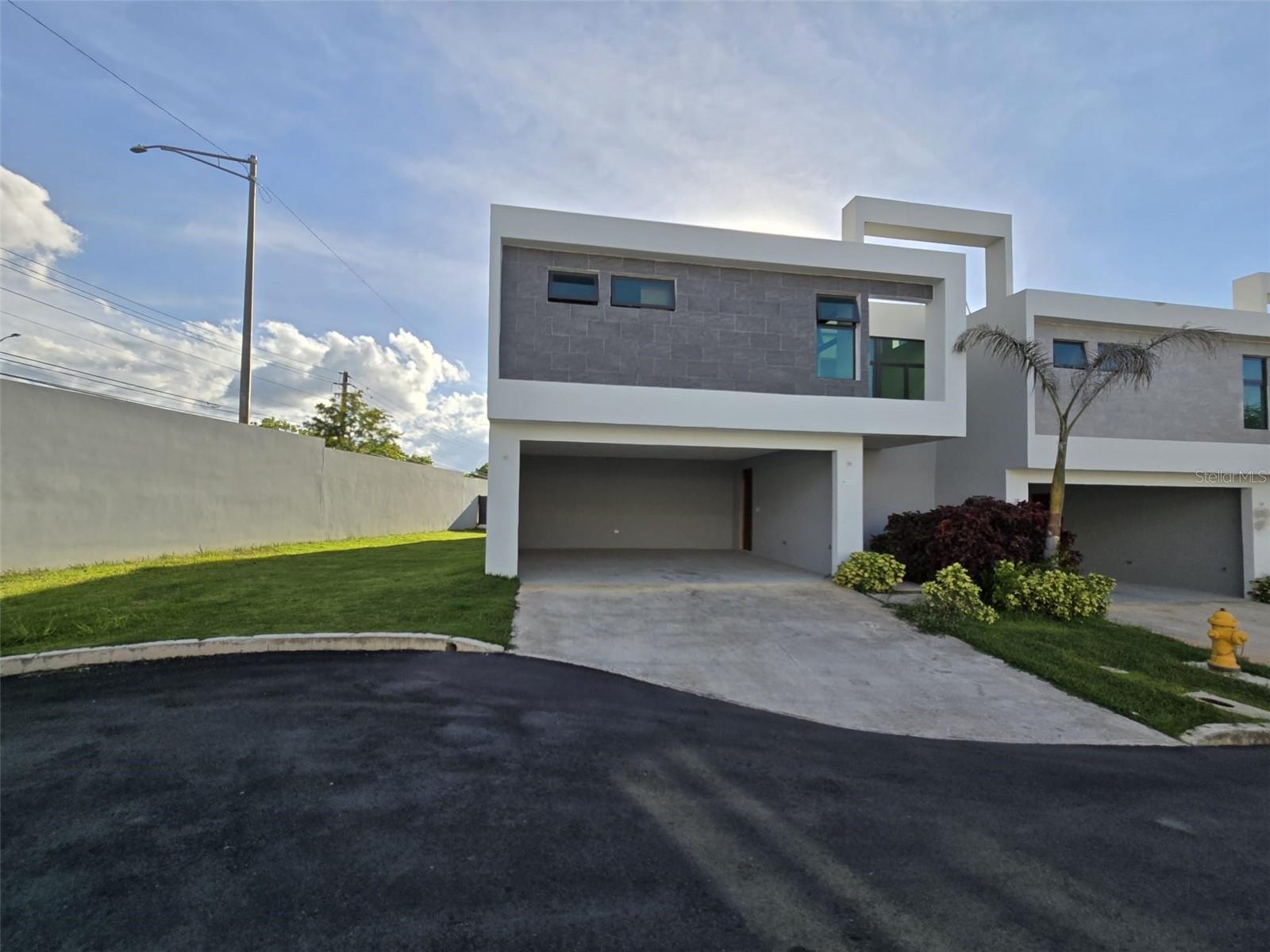 4 hab · 5 baños · BAYAMON