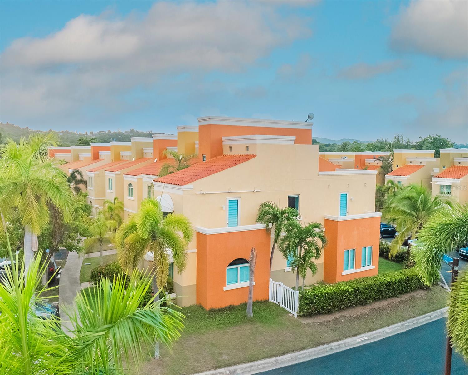 4 hab · 3 baños · HUMACAO