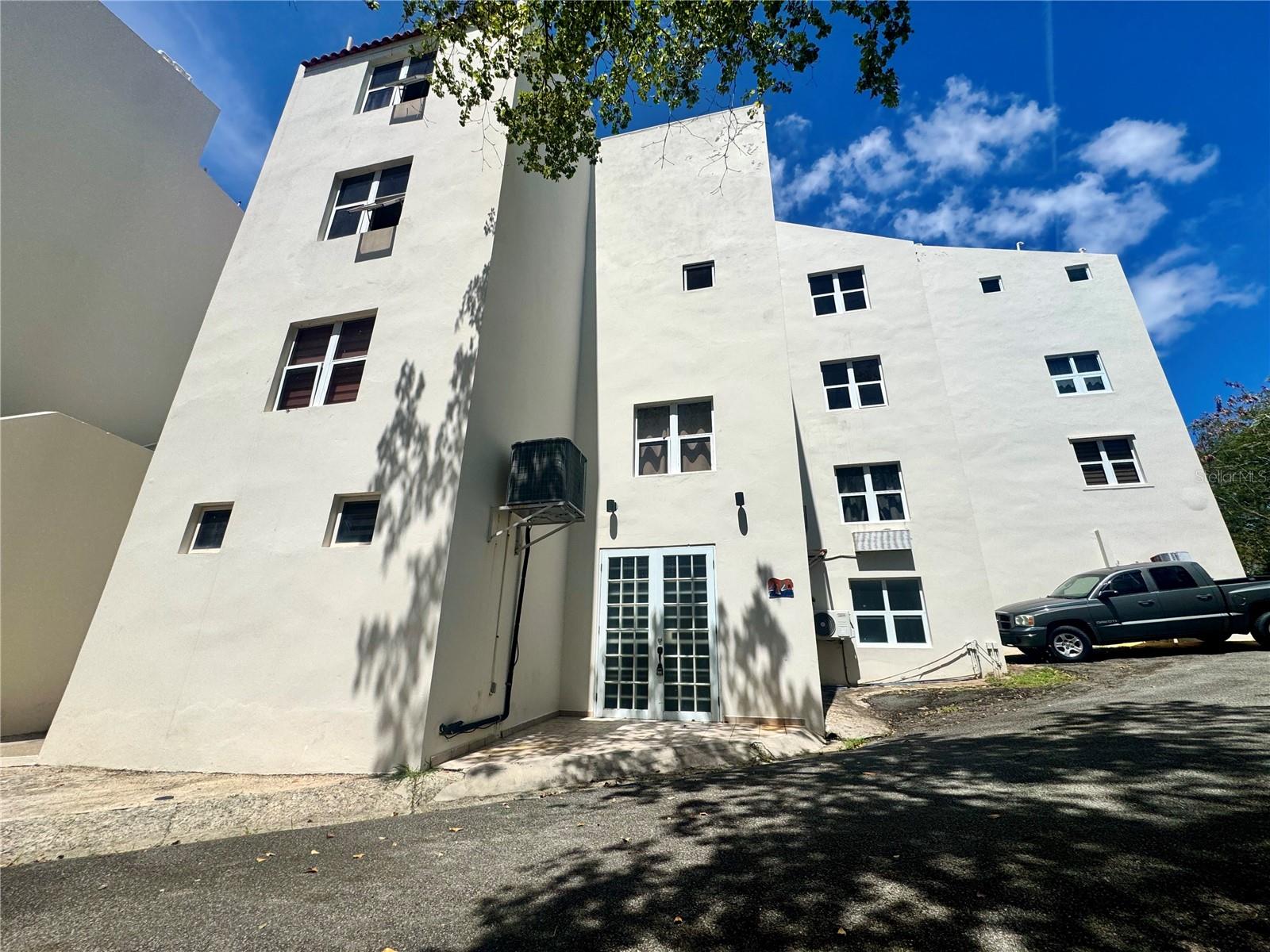 3 hab · 3 baños · HUMACAO
