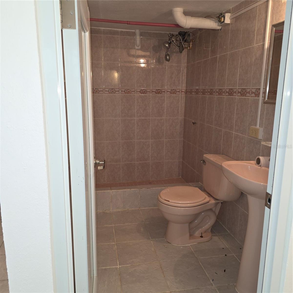 1 hab · 1 baños · BO. RABANAL, CIDRA — foto 9
