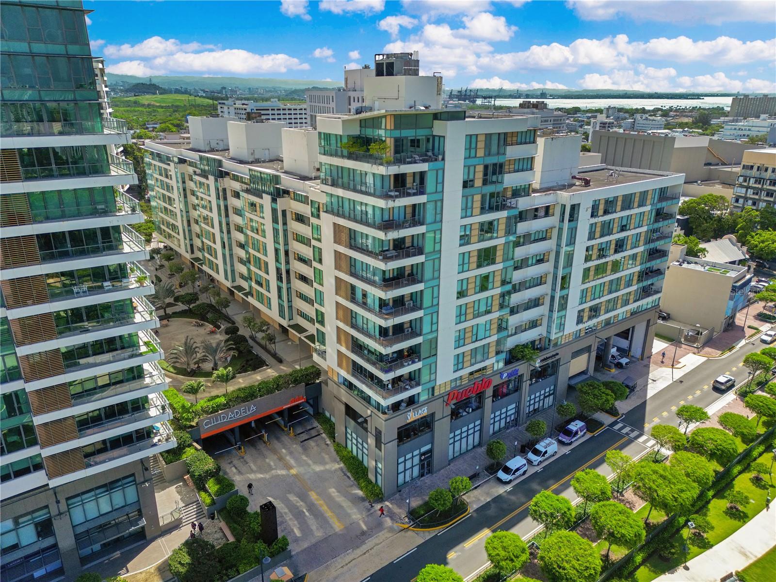 2 hab · 2 baños · SANTURCE