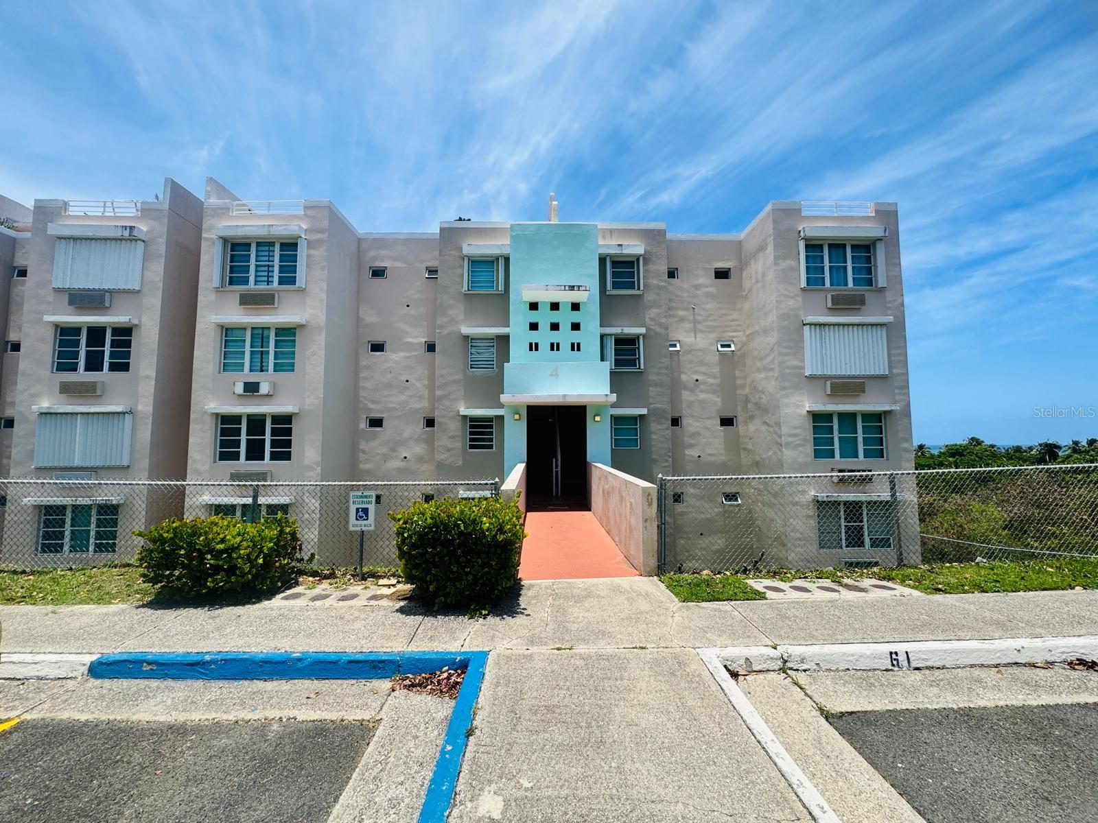 3 hab · 2 baños · MAUNABO