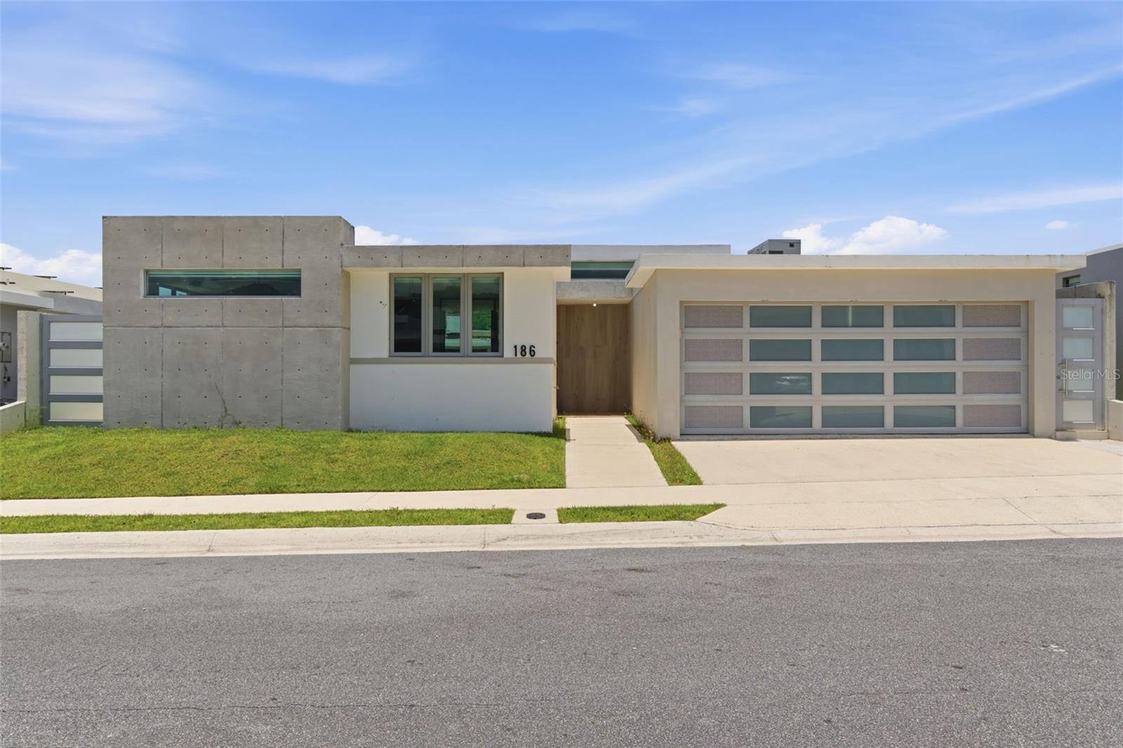 4 hab · 4 baños · GUAYNABO
