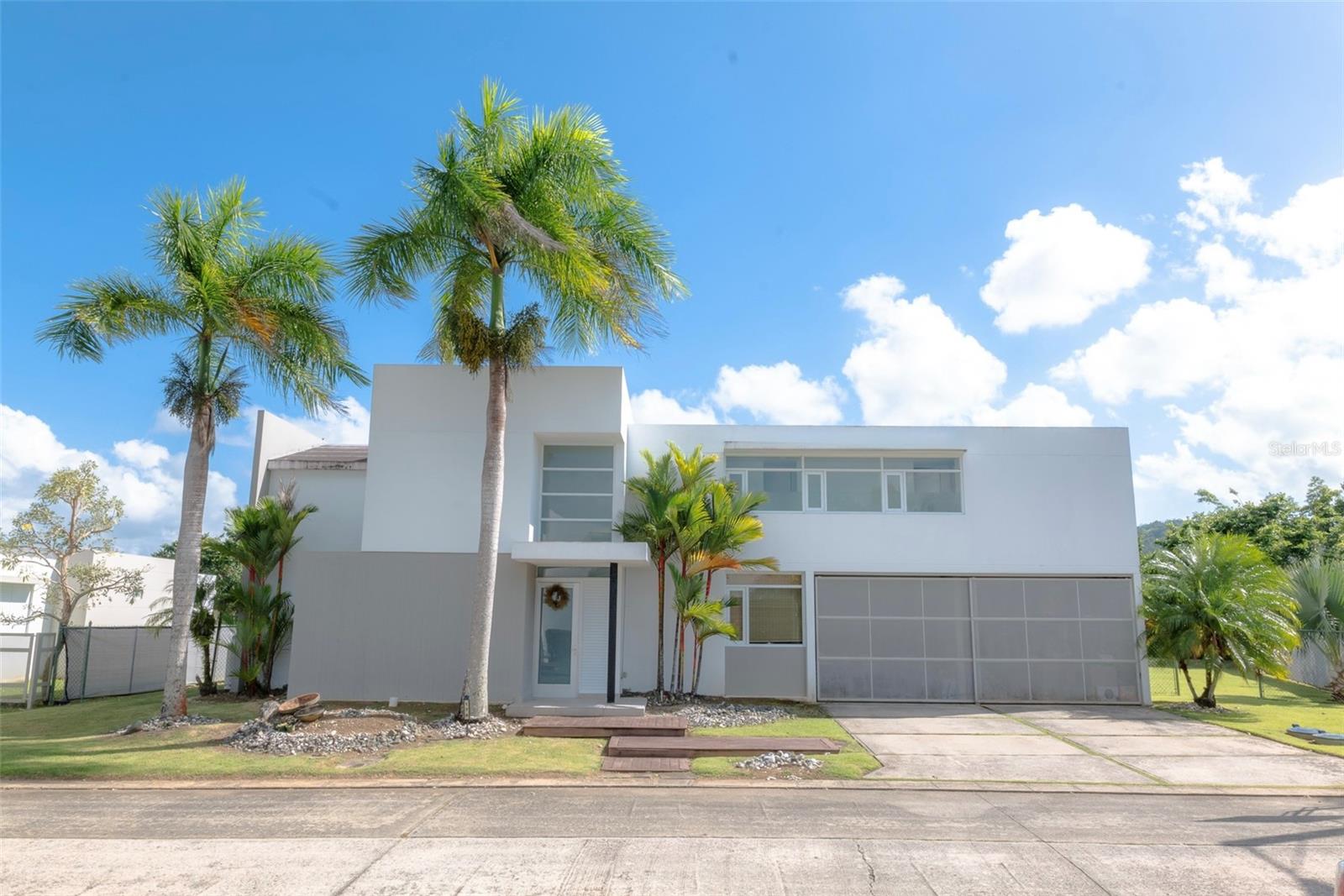 4 hab · 3 baños · GURABO