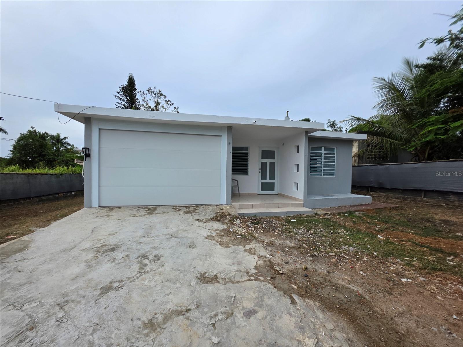 3 hab · 2 baños · ARECIBO