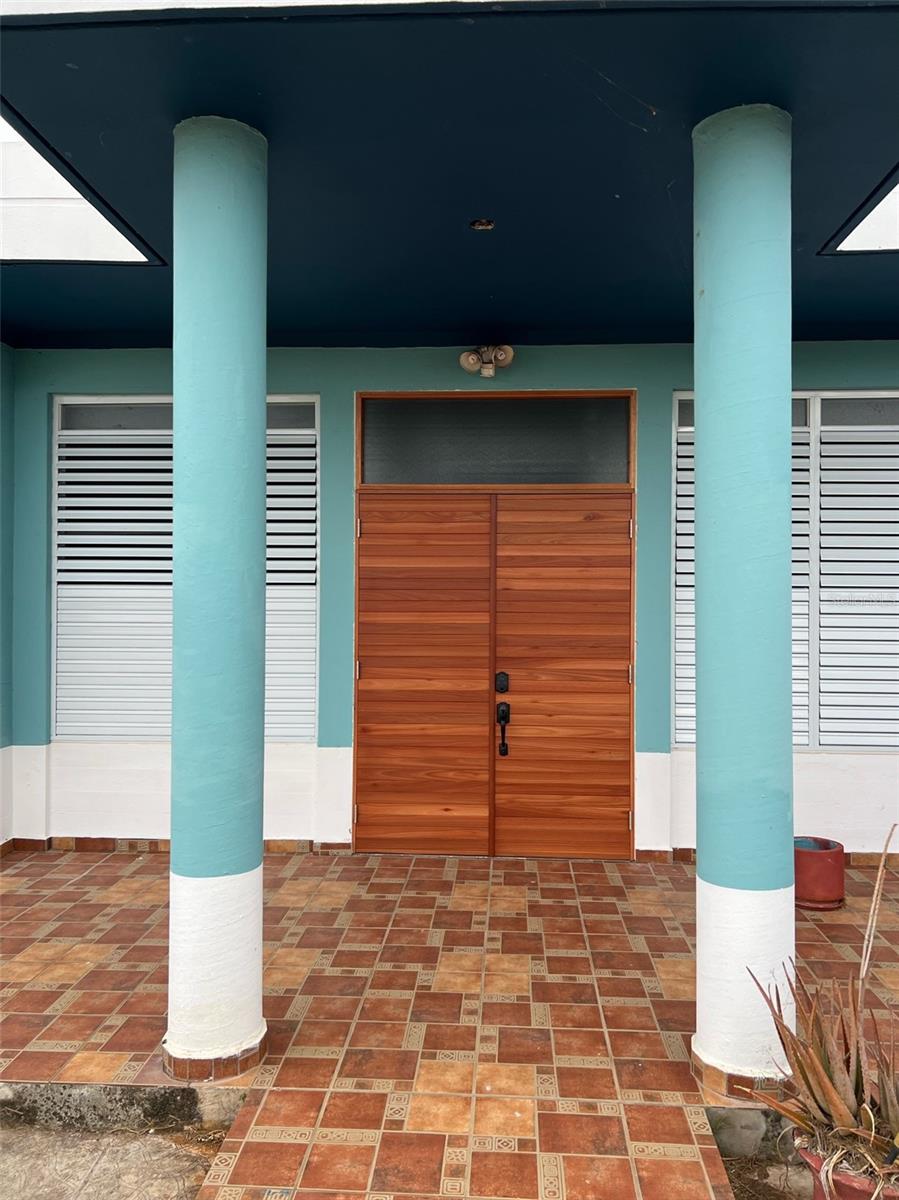 3 hab · 2 baños · AGUADILLA